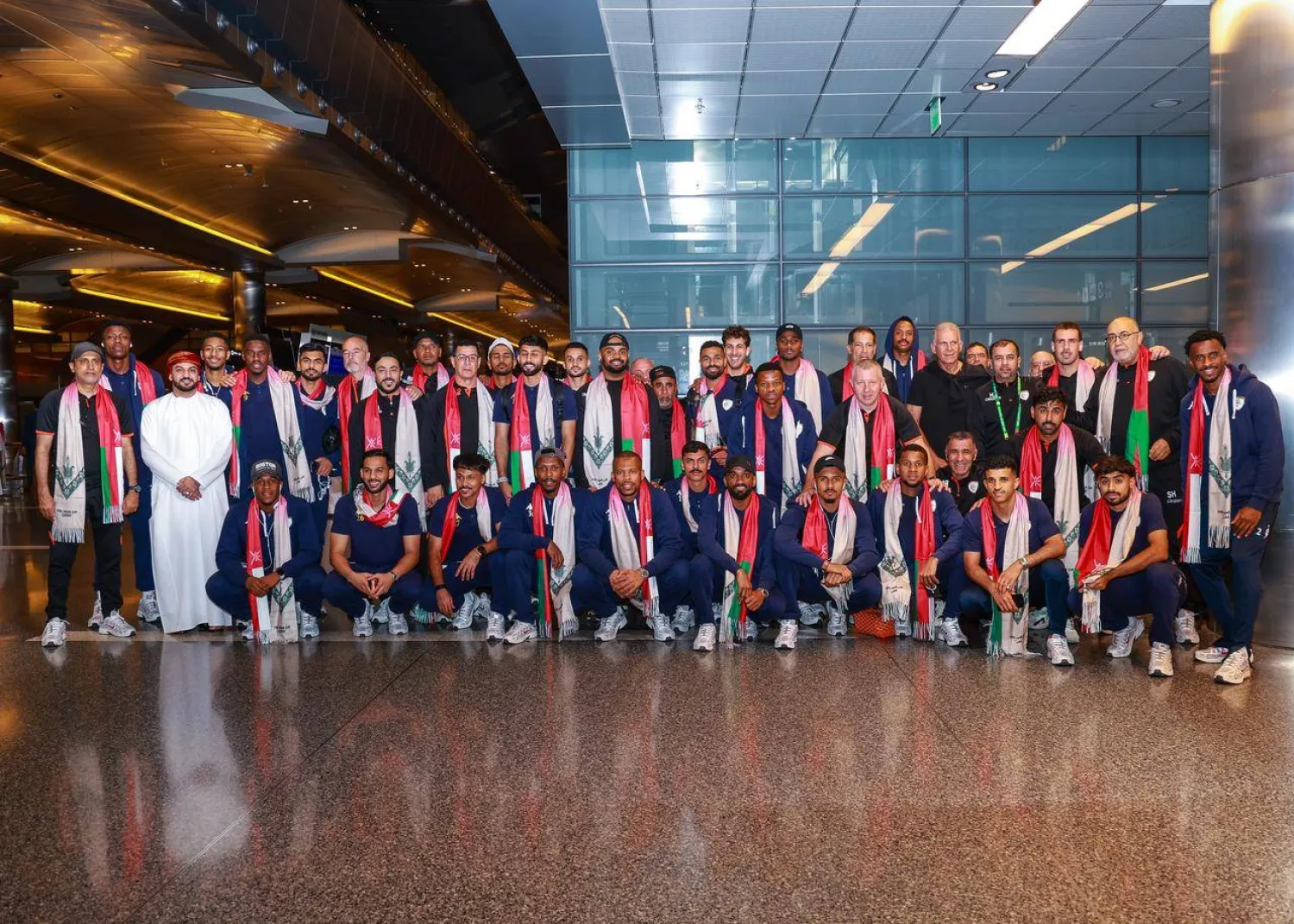 جانب من وصول منتخب عمان للدوحة تأهبا لكأس العرب (الاتحاد العماني)