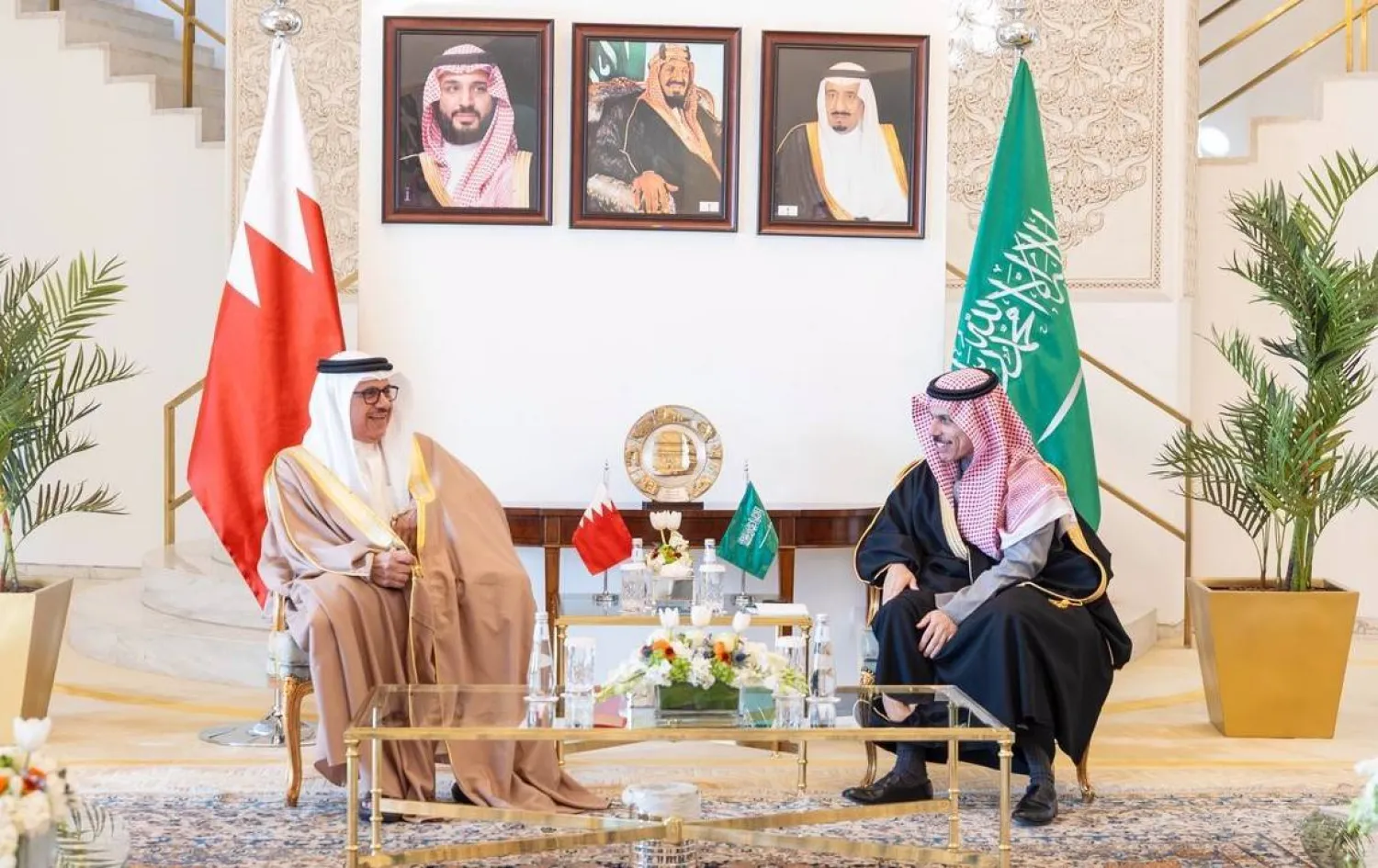 الأمير فيصل بن فرحان خلال مباحثات ثنائية مع عبد اللطيف الزياني بمقر الخارجية السعودية في الرياض (واس)