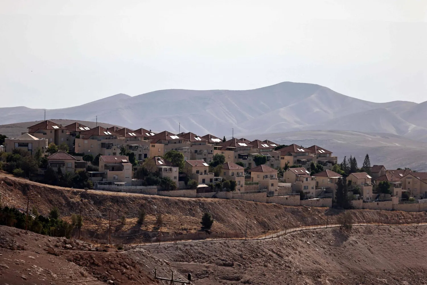 صورة التقطت بتاريخ 30 سبتمبر 2025 تظهر مستوطنة «معاليه أدوميم» الإسرائيلية شرق القدس (أ.ف.ب)