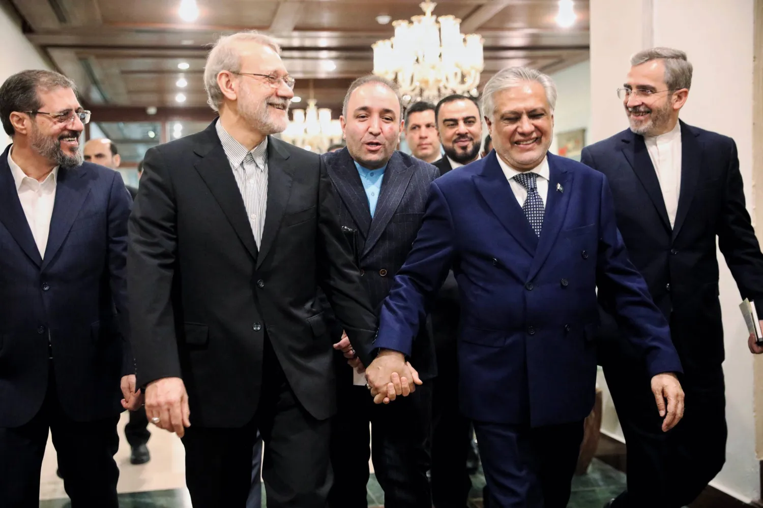 صورة نشرها الموقع الرسمي للاريجاني من لقائه مع نائب رئيس الوزراء ووزير الخارجية الباكستاني محمد إسحاق دار