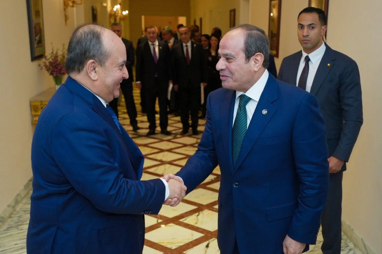 الرئيس المصري عبد الفتاح السيسي يستقبل الوزير الأول الجزائري سيفي غريب في القاهرة الثلاثاء (الرئاسة المصرية)