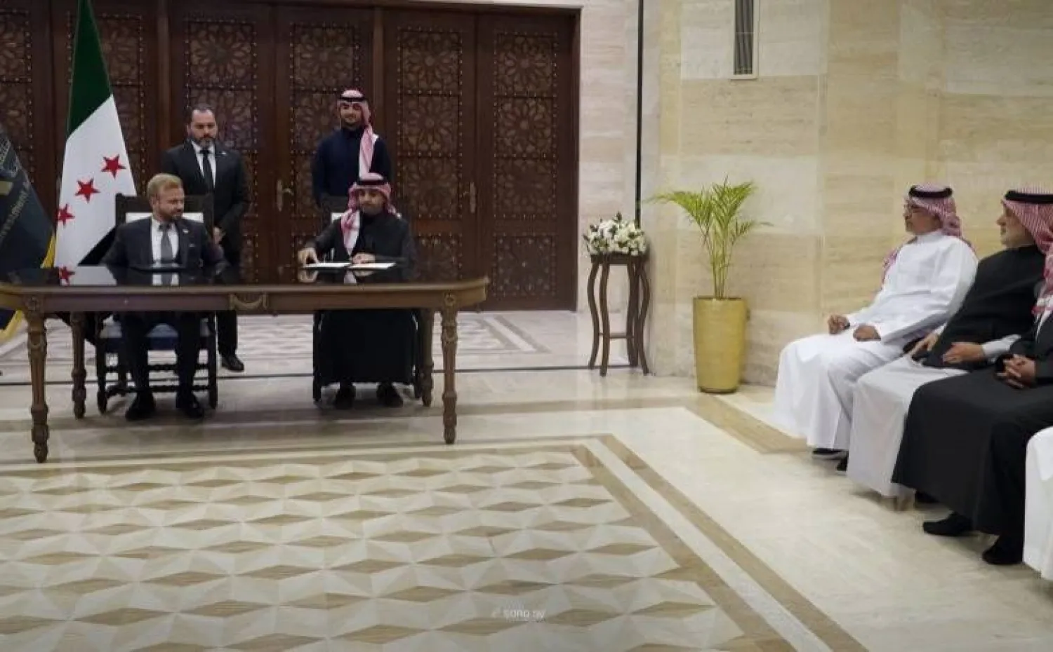 «هيئة الاستثمار السورية» و«أجدان» السعودية خلال توقيع مذكرة تفاهم لإقامة مشروع سياحي (سانا)