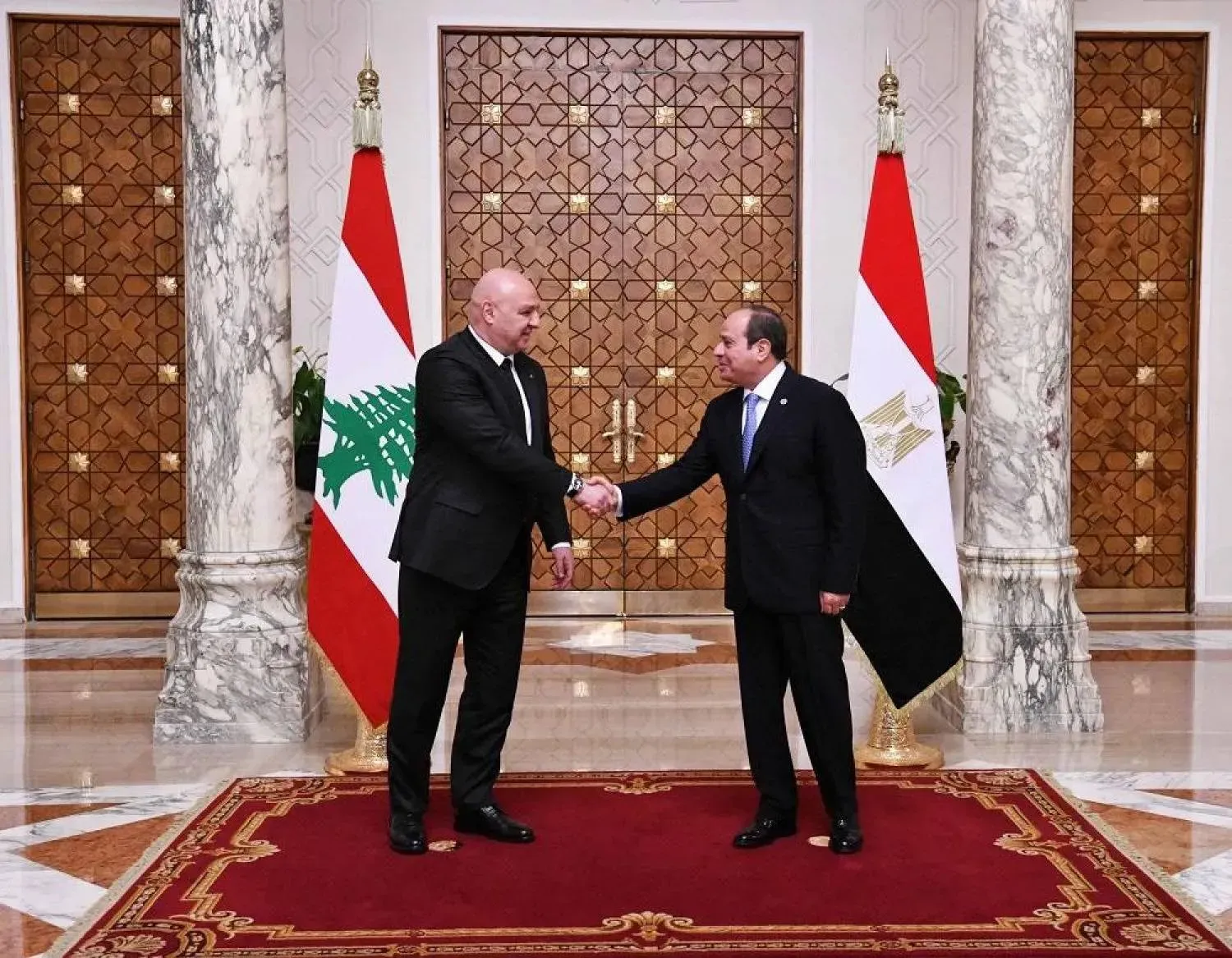 Mısır Cumhurbaşkanı Abdulfettah Sisi ile Lübnanlı mevkidaşı Joseph Avn arasında Kahire'de gerçekleşen önceki görüşmeden, Mayıs 2025 (AFP)