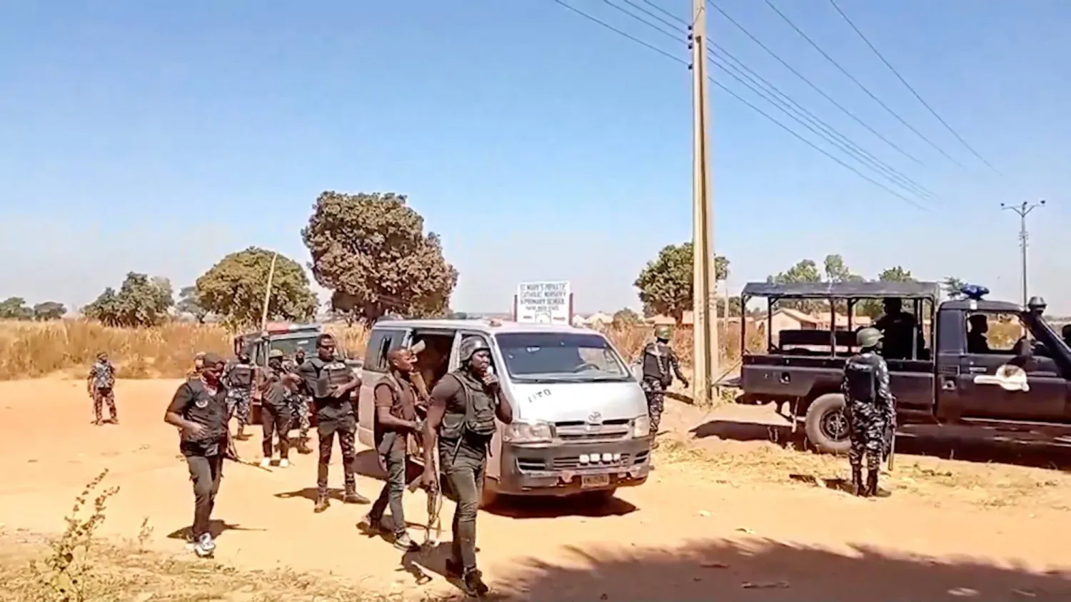 Nijeryalı polis memurları... 24 Kasım 2025 (Reuters)