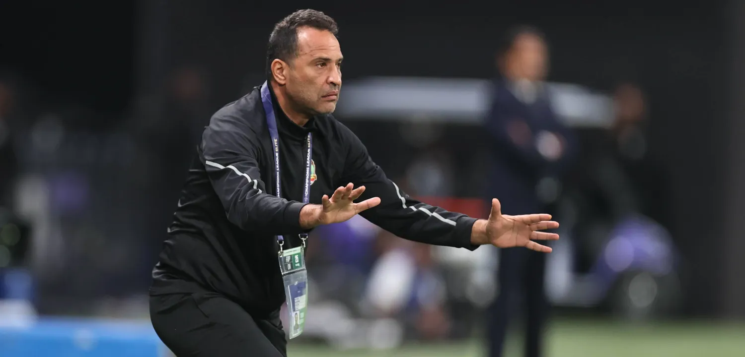 مؤمن سليمان مدرب الشرطة العراقي (تصوير: سعد العنزي)