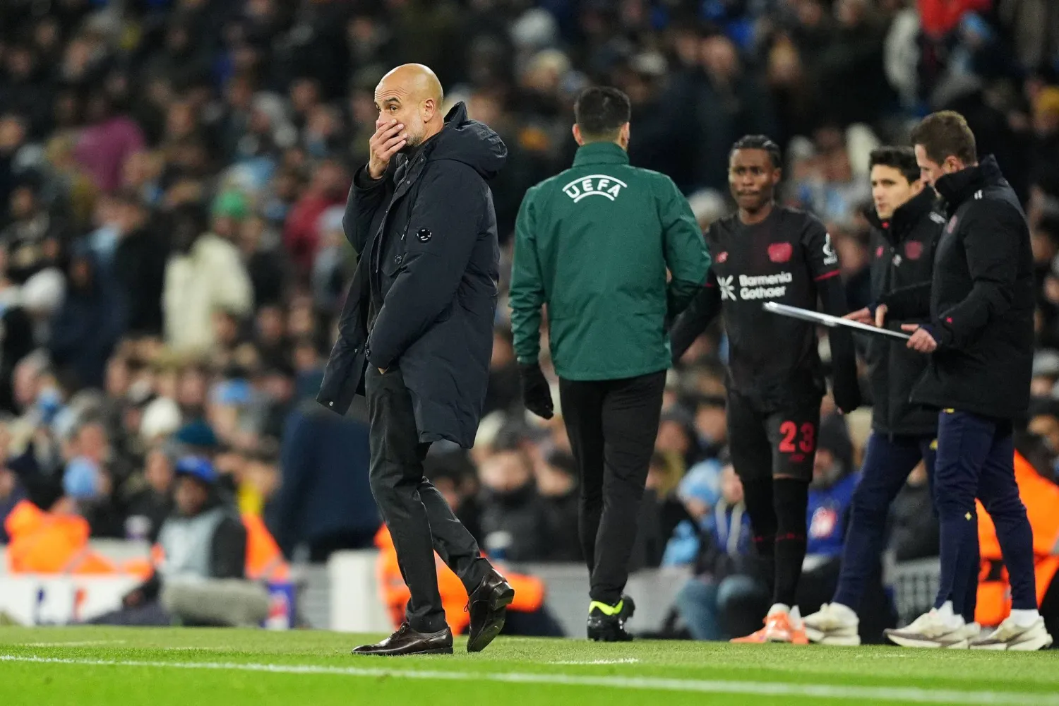 غوارديولا وجد نفسه في مأزق عقب الخسارة (د.ب.أ)