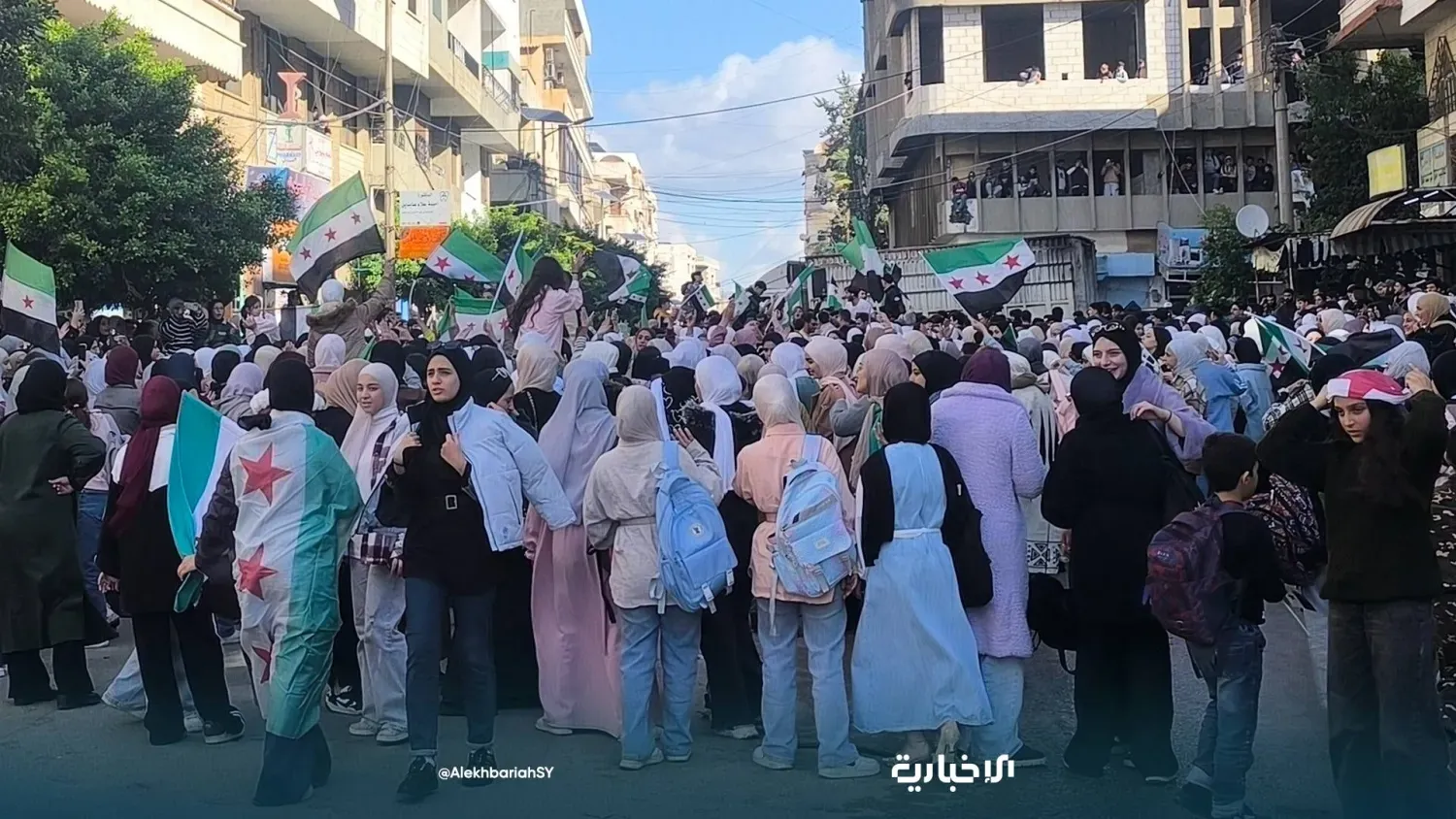 Suriye hükümetine destek amacıyla Tartus'ta düzenlenen gösteriden (Suriye devlet televizyonu el-İhbariyye)