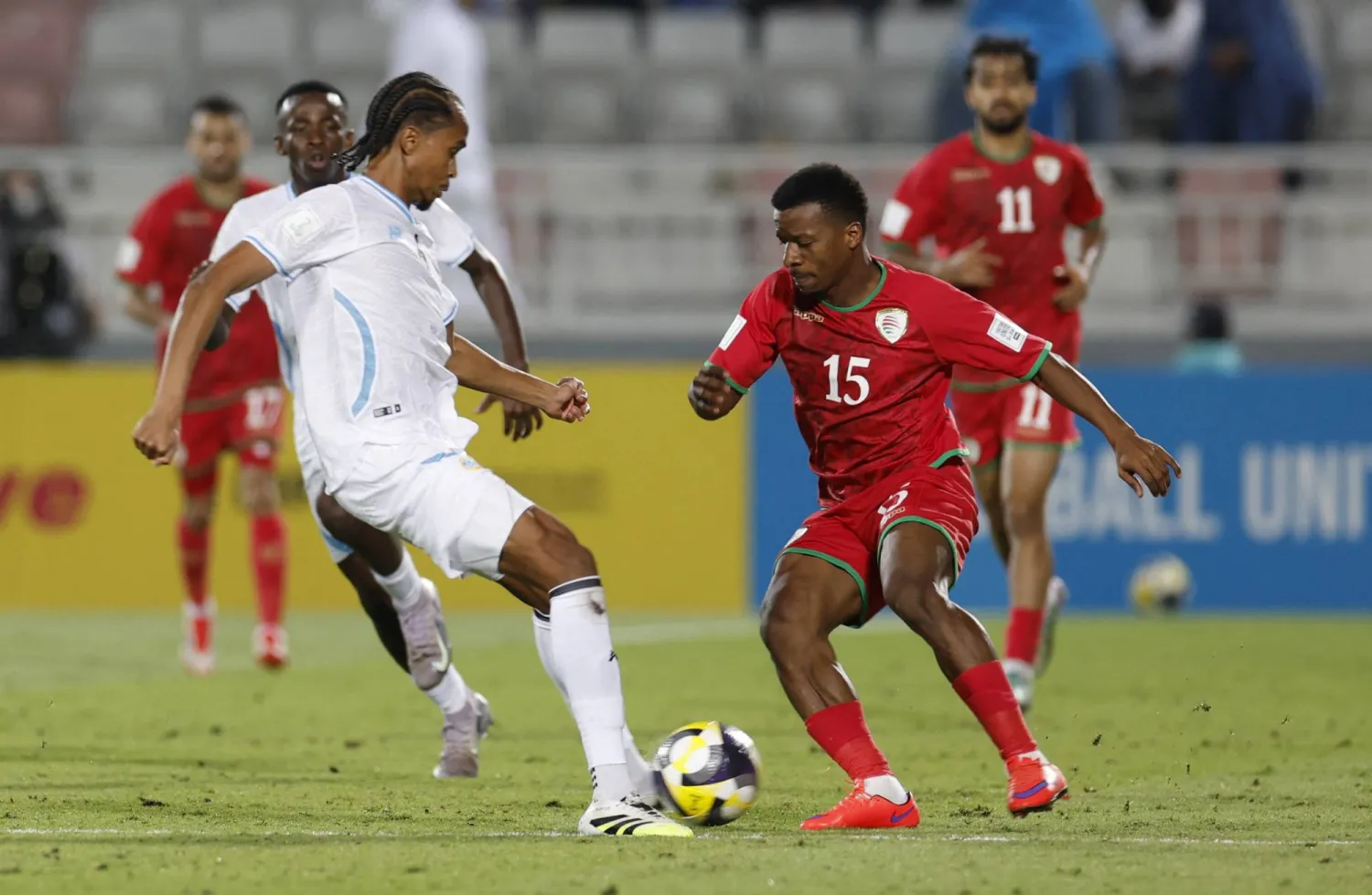 من المباراة التي جمعت عمان والصومال (رويترز)