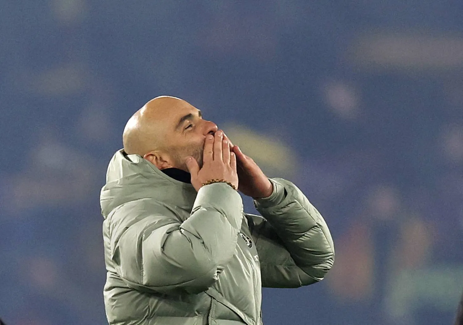 ماريسكا محتفلاً بالفوز الكبير (رويترز)