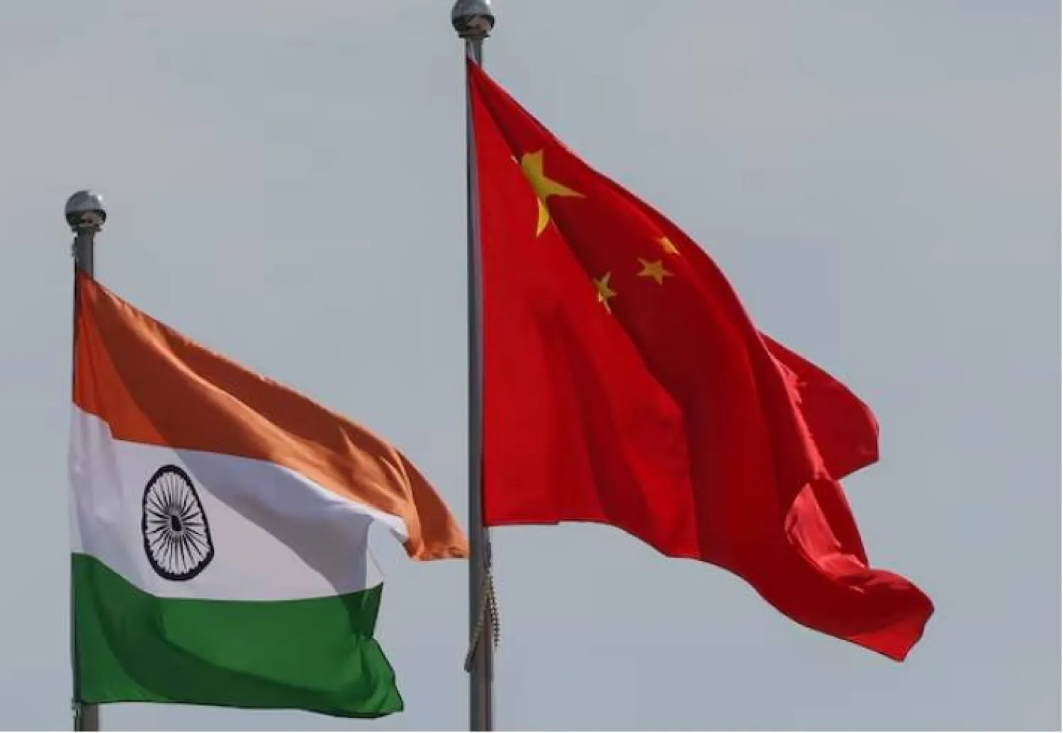 علما الصين والهند يرفرفان في تيانجين بالصين (رويترز)