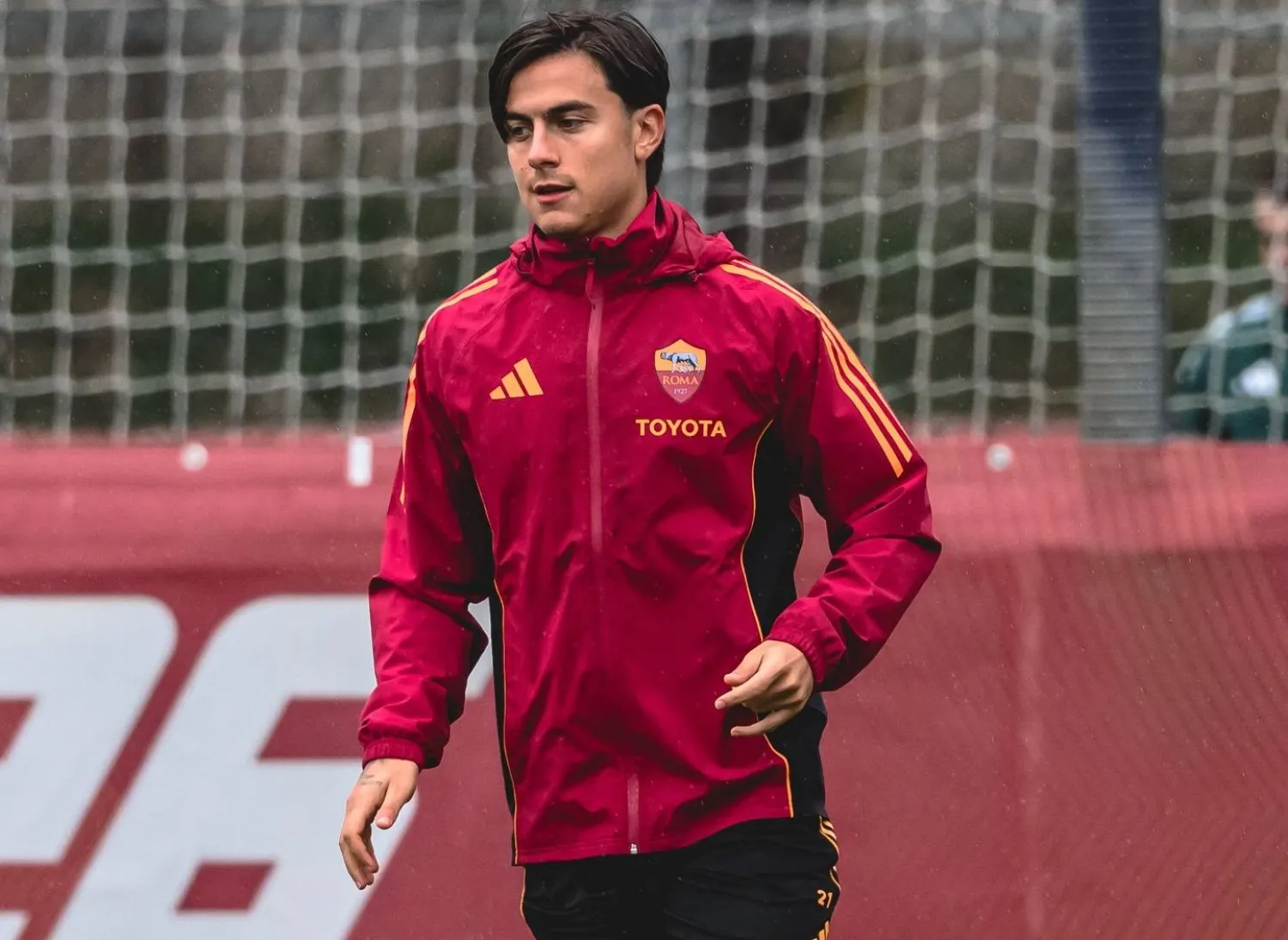 ديبالا خلال تدريبات روما الأخيرة (موقع النادي)