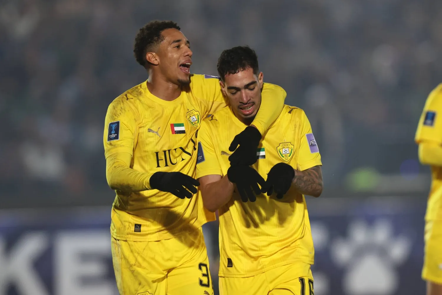 هوغو نيتو لاعب الوصل محتفلاً بهدف التعادل (نادي الوصل)