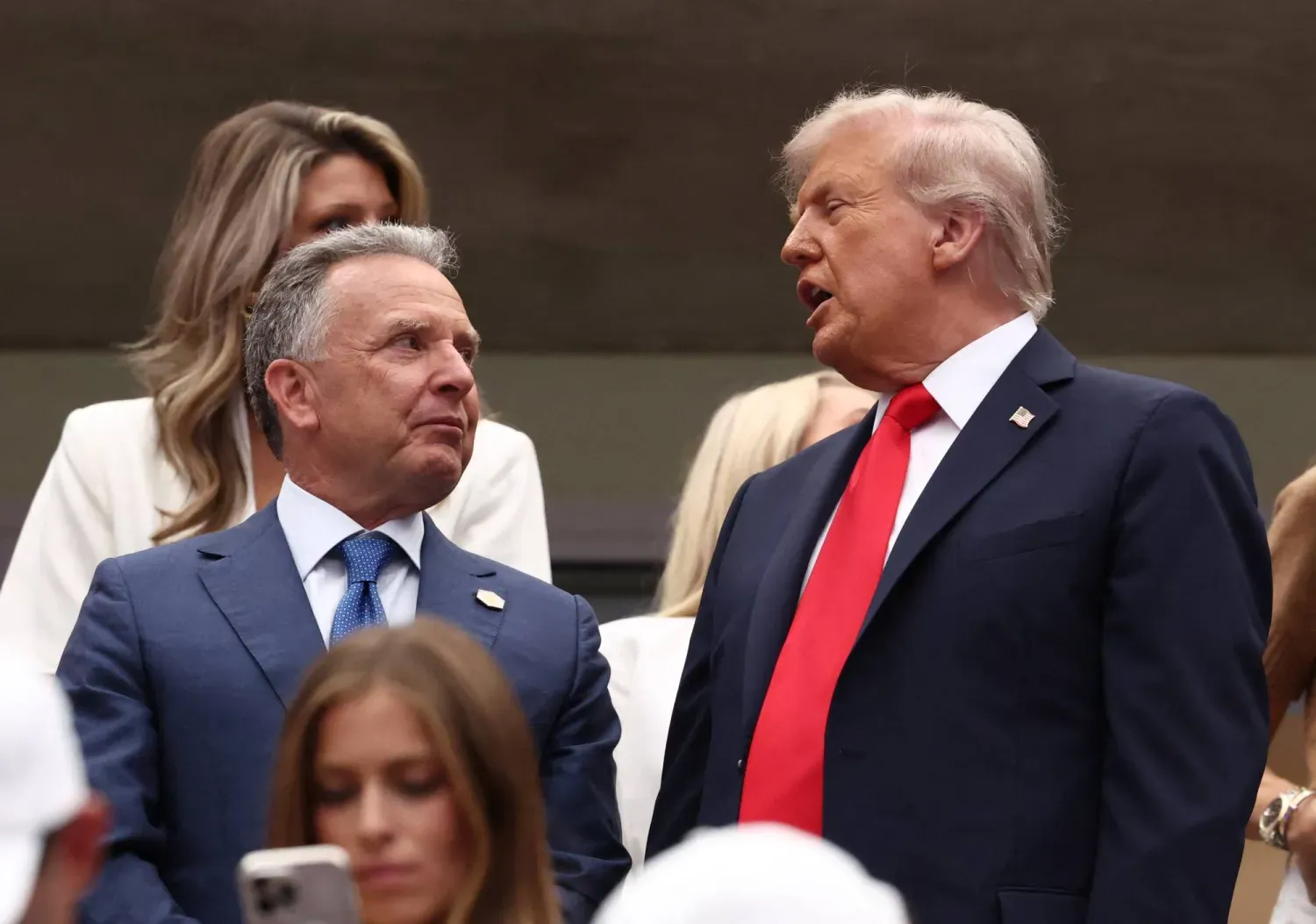 ABD Başkanı Donald Trump, New York'ta düzenlenen bir tenis maçı sırasında Özel Temsilcisi Steve Witkoff ile yan yana (Arşiv - Reuters)