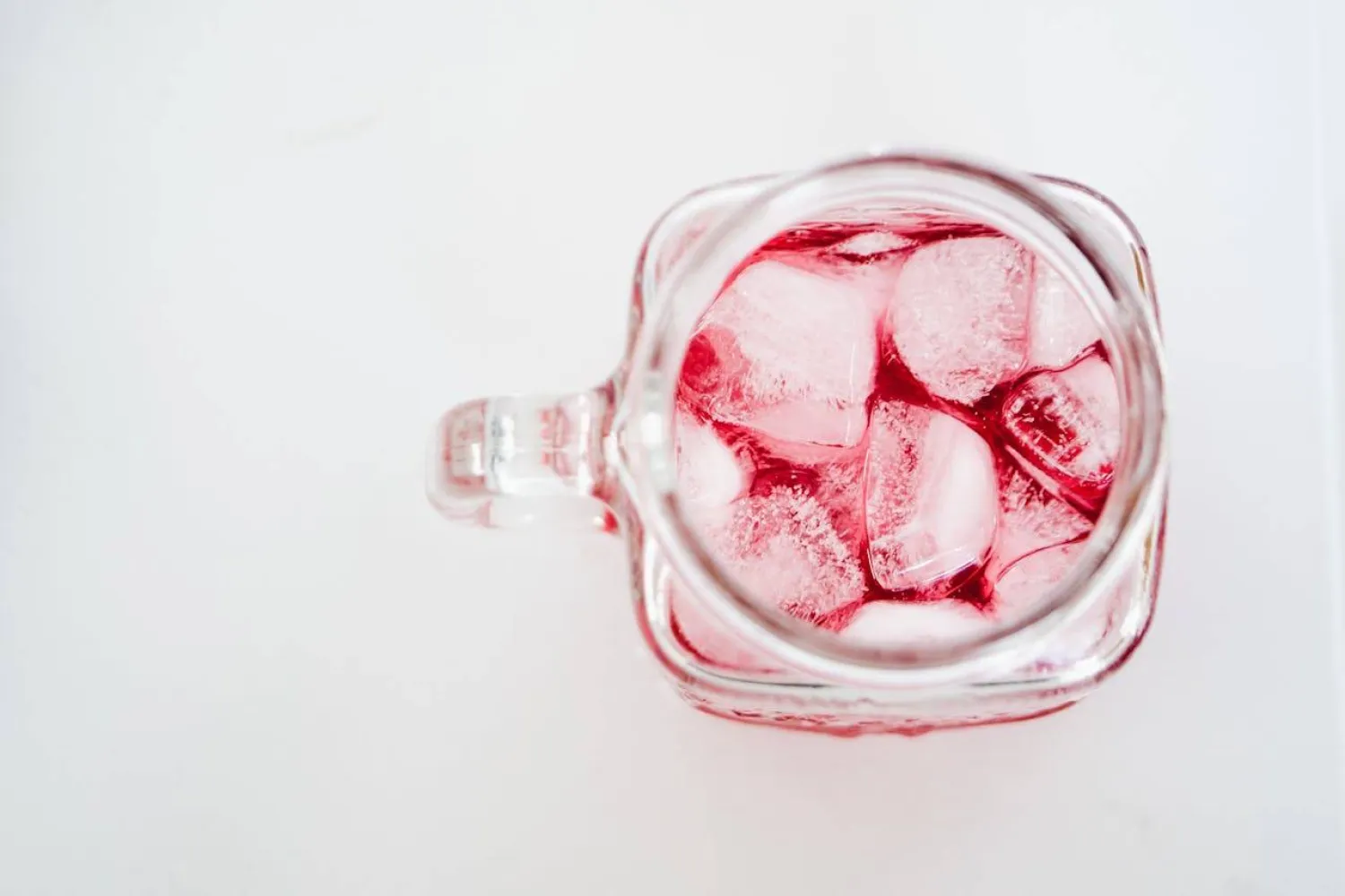 كيف يساعد عصير التوت على التخلص من حرقة البول (بكسلز)