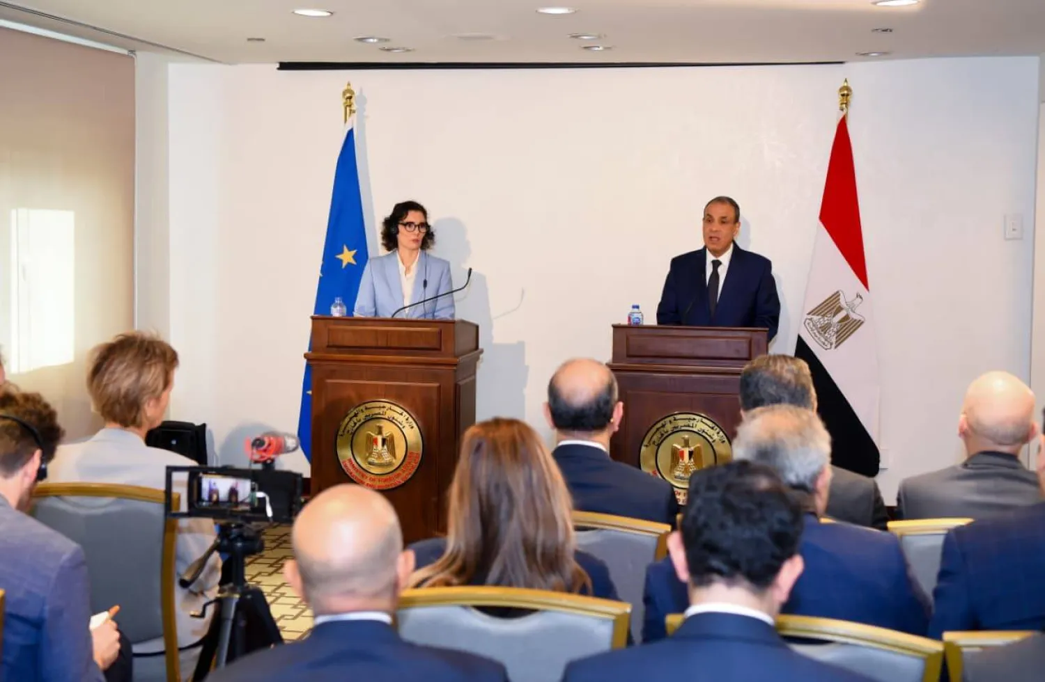 مؤتمر صحافي بالقاهرة لوزير الخارجية المصري ومفوضة الأزمات الأوروبية (الخارجية المصرية)