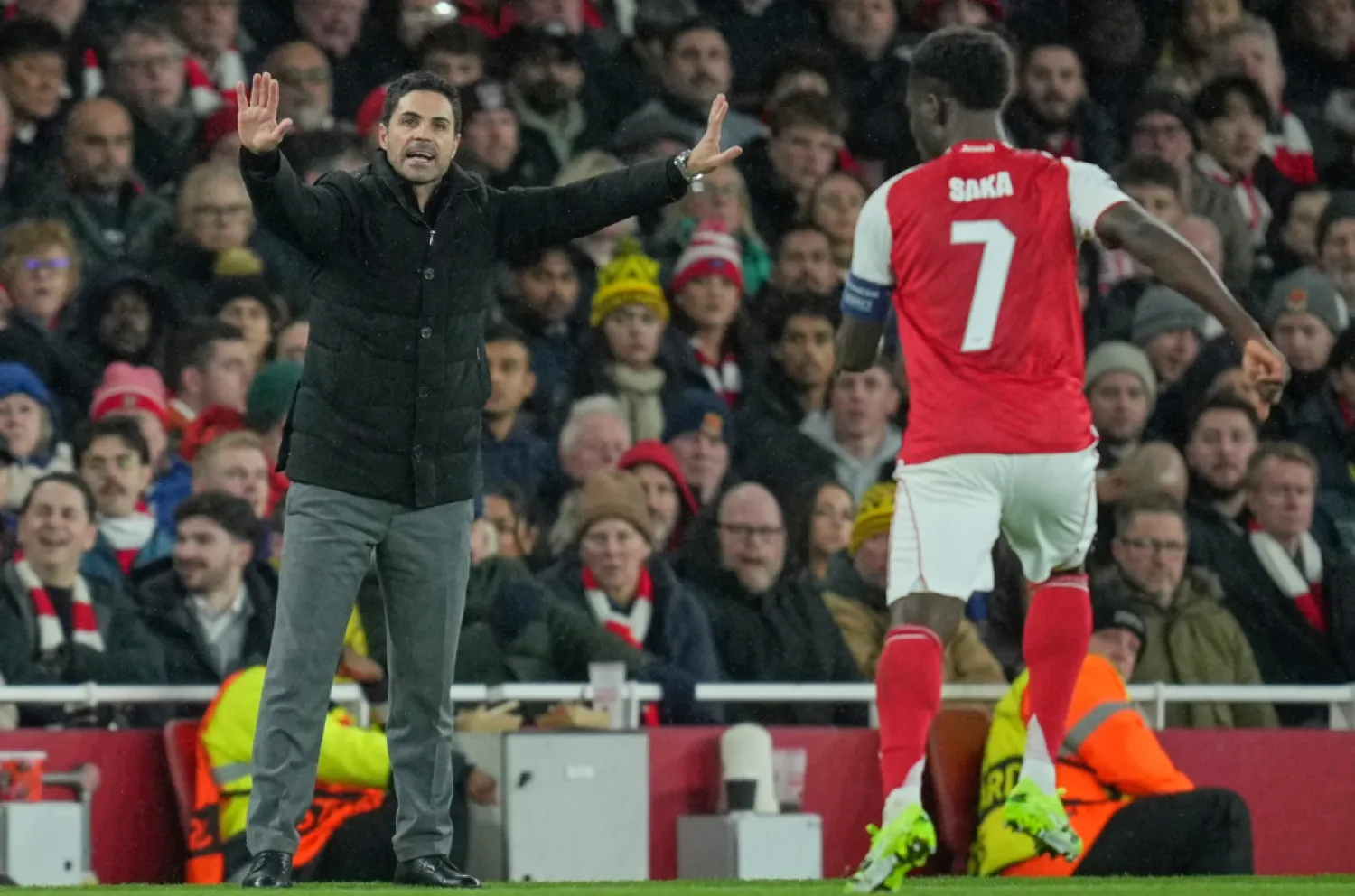 Arsenal’s manager Mikel Arteta gestures from the touchline during the Champions League opening phase soccer match between Arsenal and Bayern Munich in London, Wednesday, Nov. 26, 2025. (AP Photo/Kin Cheung)

