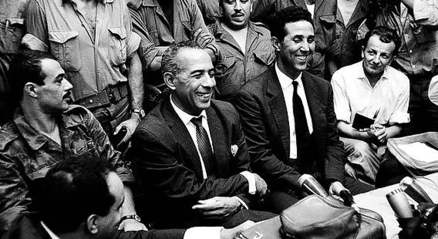 أحمد بن بلة ومحمد خيدر غداة الاستقلال (مؤسسة الأرشيف الجزائري)