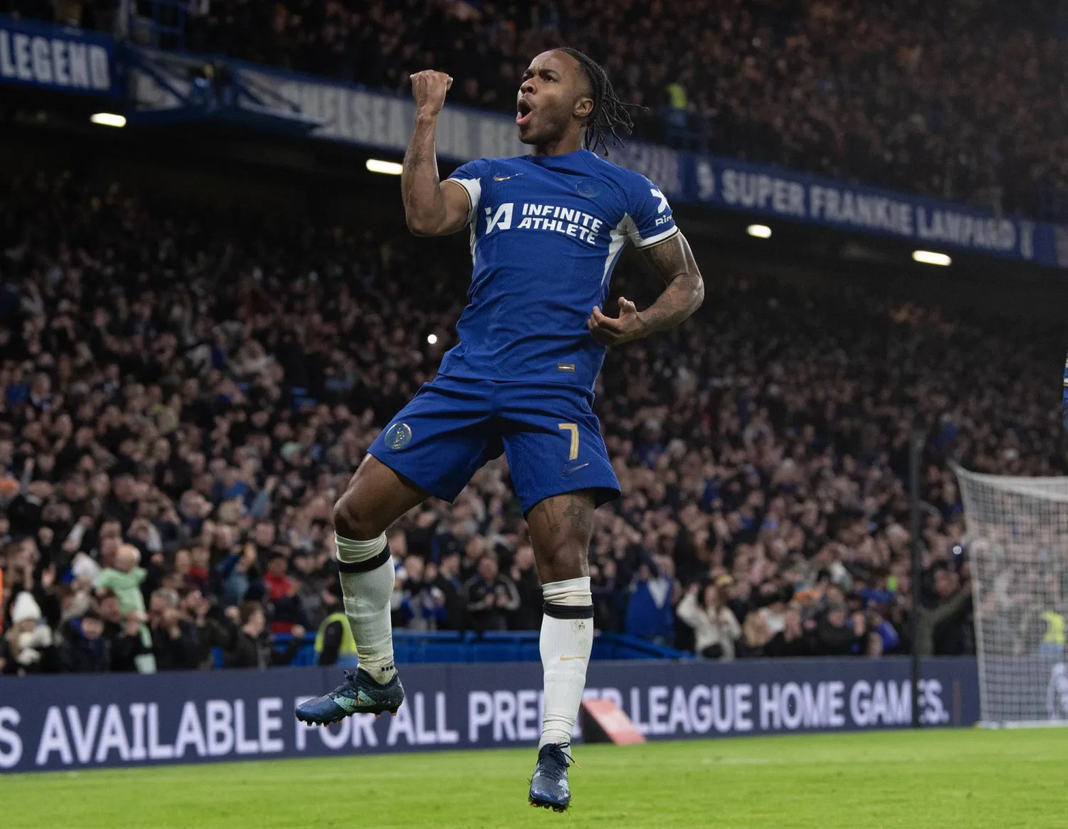 كان سترلينغ بمثابة إعلان واضح على طموح تشيلسي للوصول إلى مستويات أعلى (غيتي)