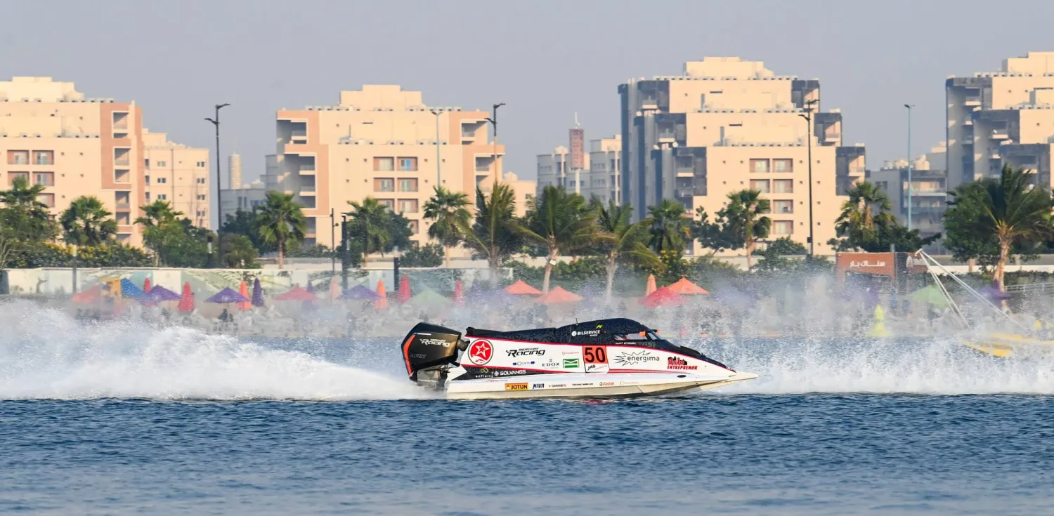 من مرحلة التجارب الحرة لبطولة العالم للزوارق السريعة في جدة (تصوير: علي خمج)