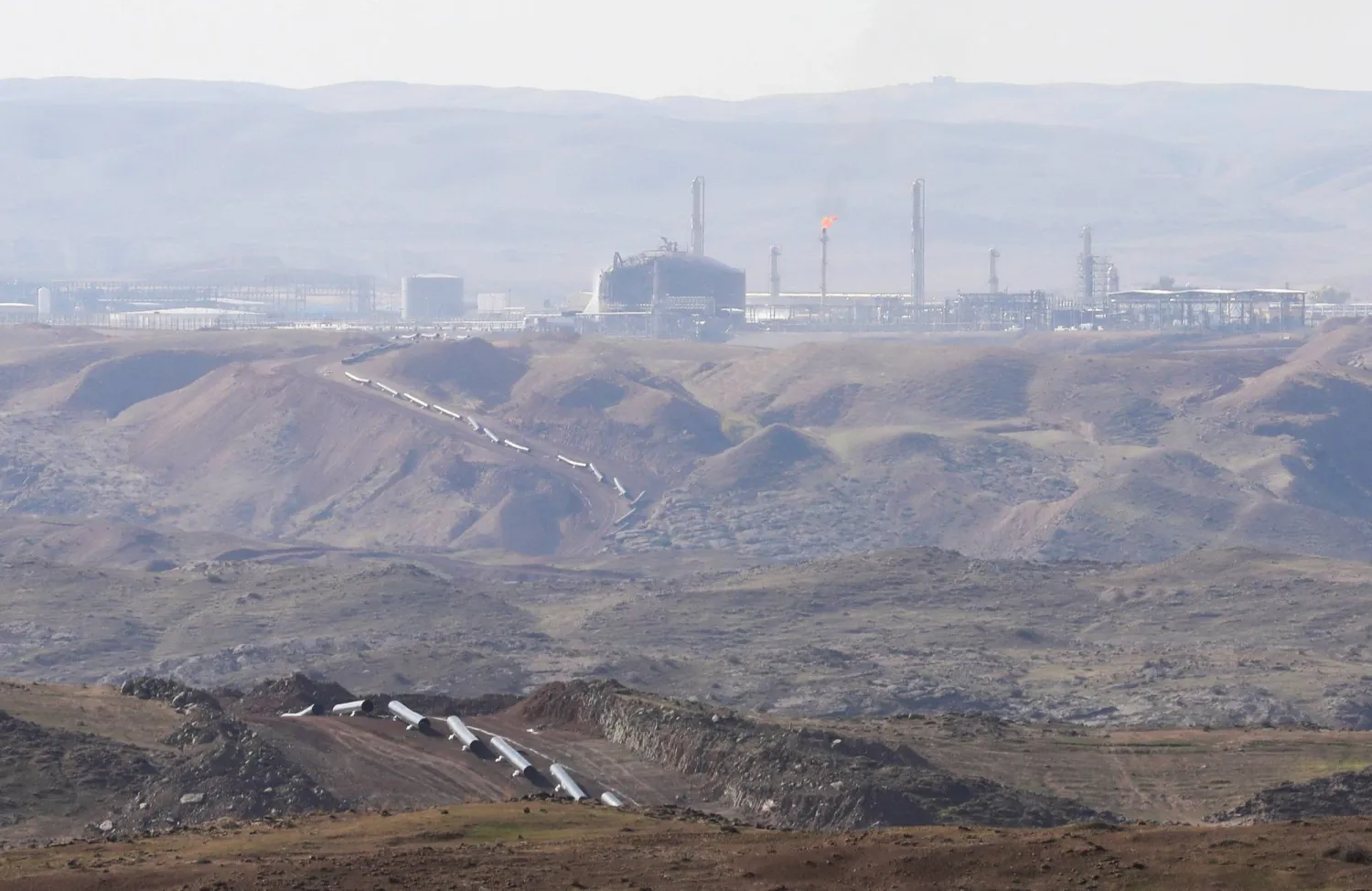 حقل «كورمور» للغاز بعد هجوم صاروخي بالقرب من جمجمال في محافظة السليمانية (رويترز)