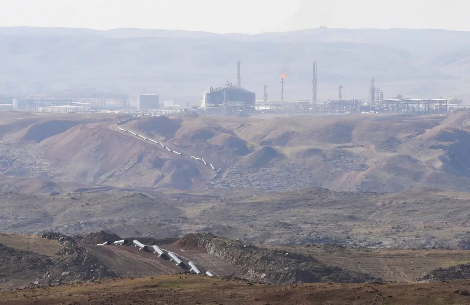 Süleymaniye ilindeki Çamçemal yakınlarında füze saldırısının ardından Kormor gaz sahası (Reuters)