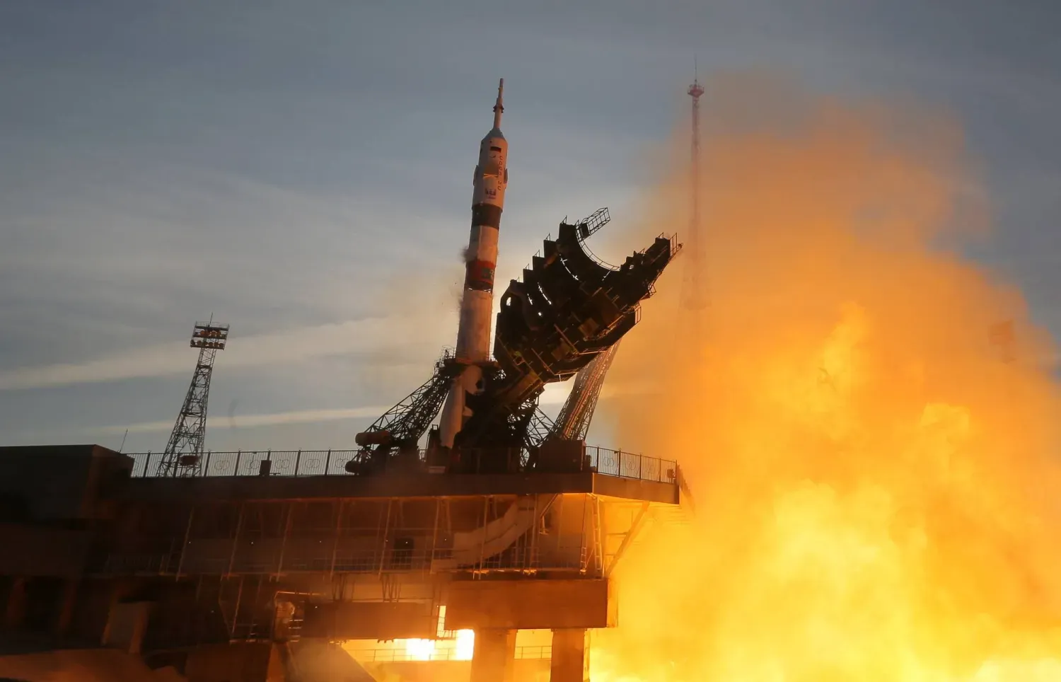 Soyuz MS-28 uzay aracı, Rusya'nın Baykonur Uzay Üssü'nden Uluslararası Uzay İstasyonu'na bir keşif gezisi için fırlatıldı. (EPA)