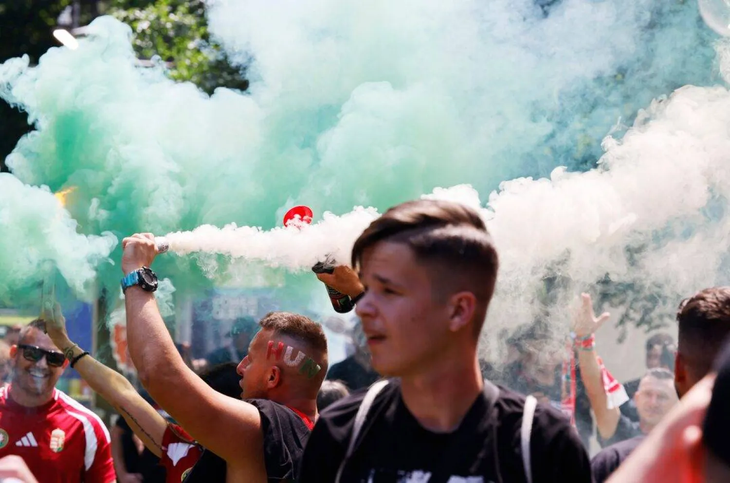 الجماهير الألمانية تثير التساؤلات (رويترز)