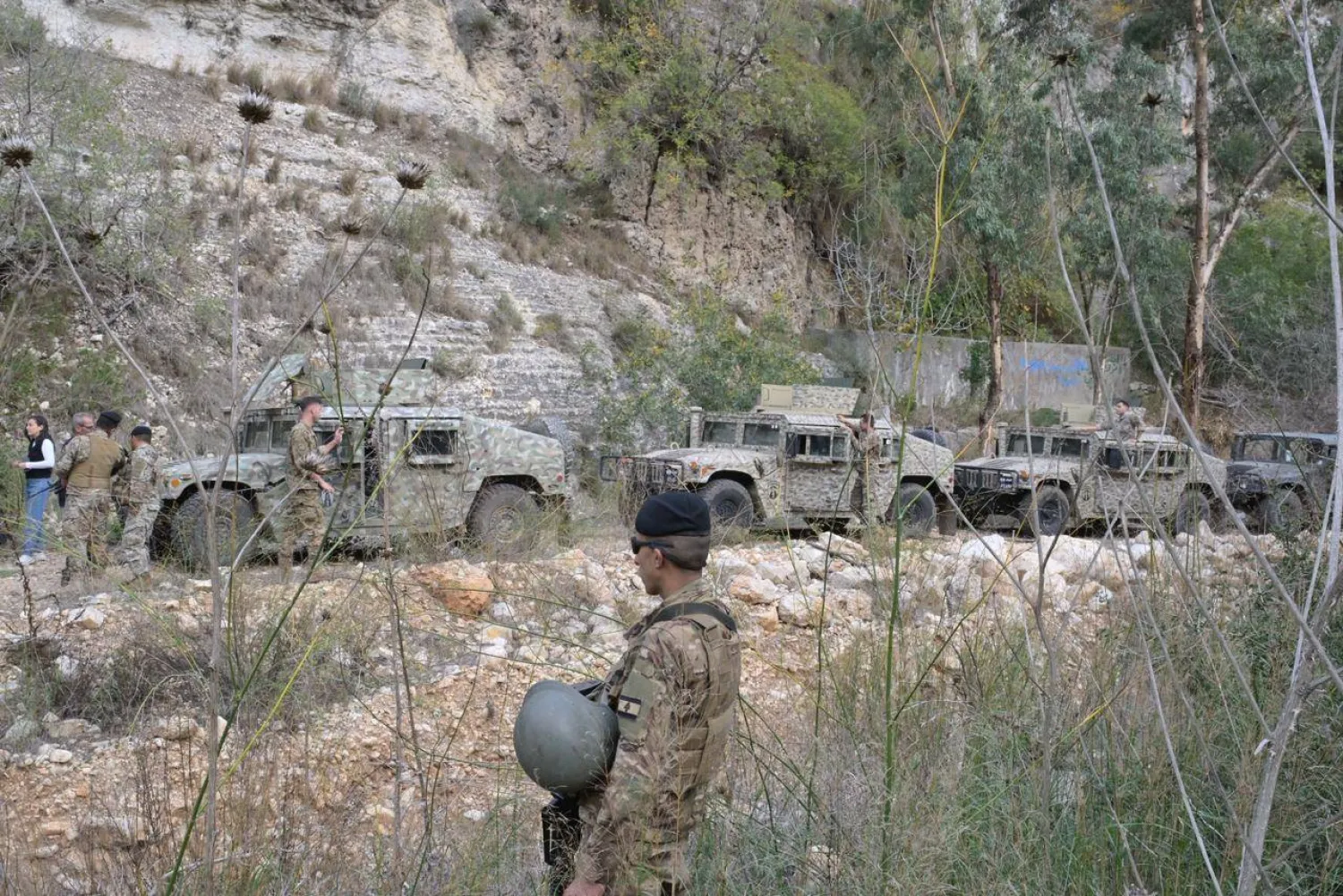 آليات للجيش عند الحدود اللبنانية الإسرائيلية (الشرق الأوسط)