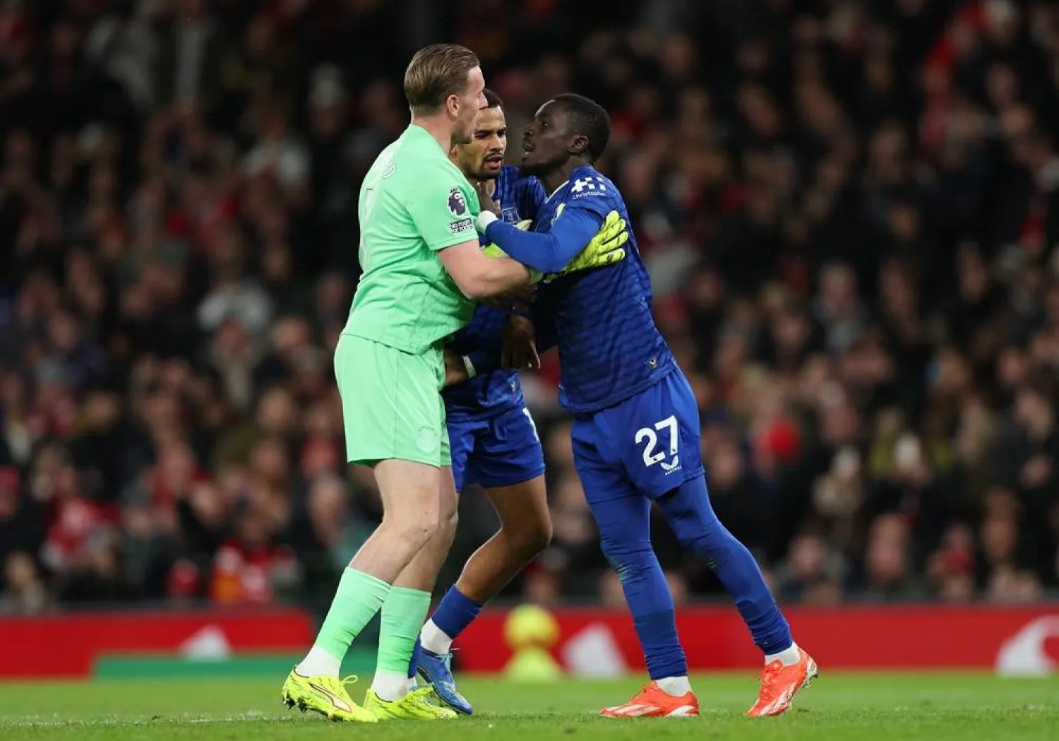 Idrissa Gueye of Everton (R) grabs Jordan Pickford of Everton (L) as Iliman Ndiaye of Everton (C) tries to intervene during the English Premier League match between Manchester United and Everton FC in Manchester, Britain, 24 November 2025. (EPA) 