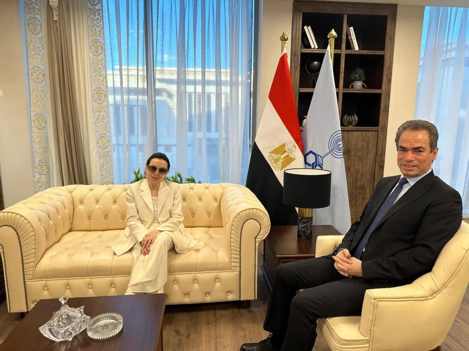 نجاة الصغيرة مع الكاتب أحمد المسلماني في زيارة لمدينة الثقافة والفنون بالعاصمة الجديدة (الهيئة الوطنية للإعلام)