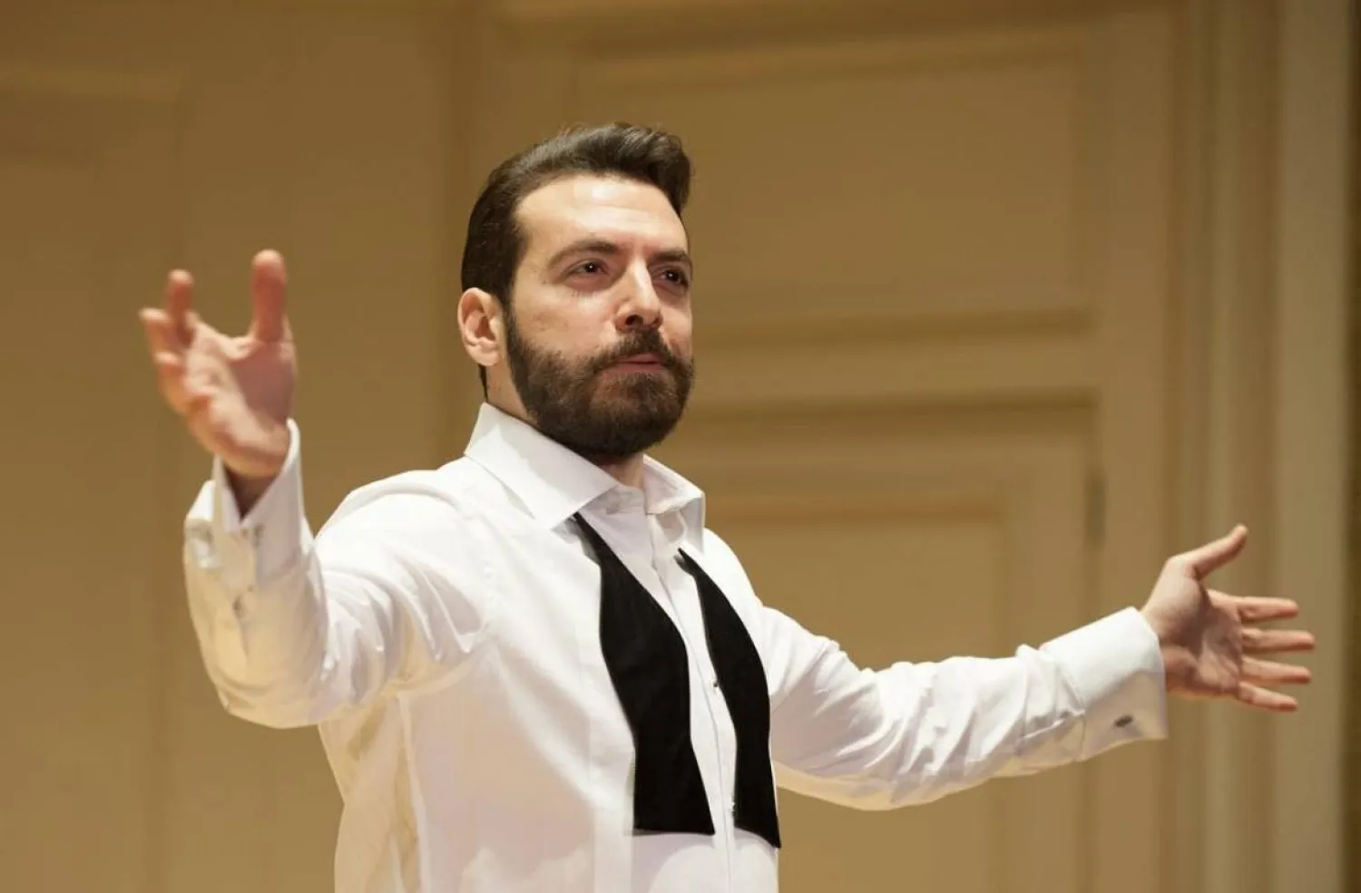 يؤكد هاشم أن مُشاهد «عنتر وعبلة» سيخوض تجربة فنية فريدة من نوعها (المكتب الإعلامي للفنان)