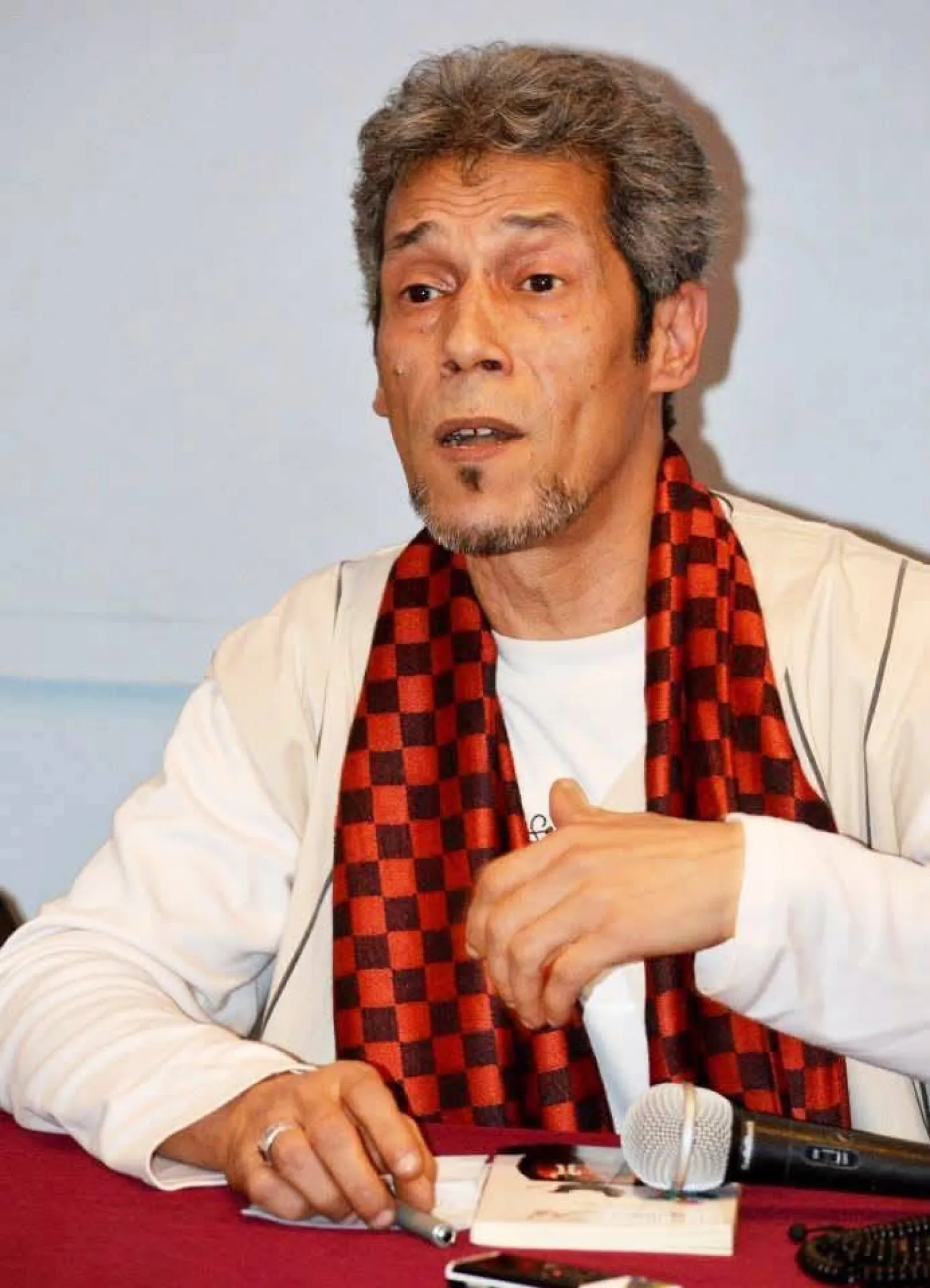 الشاعر المصري مصطفى الجارحي (الشرق الأوسط)