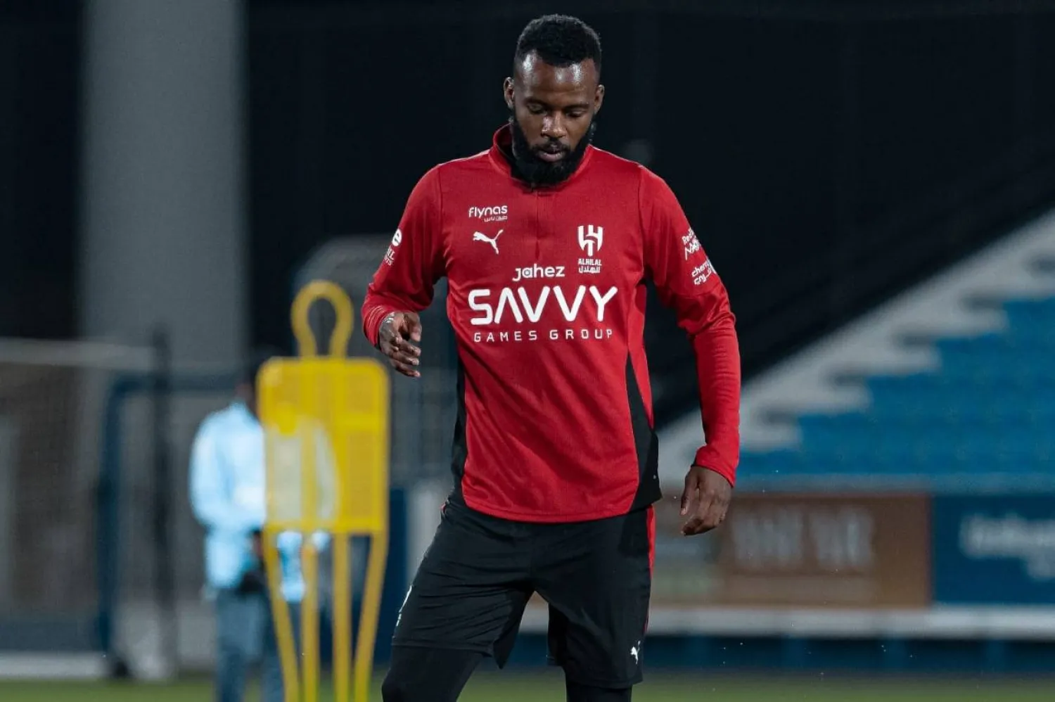 تمبكتي خلال مشاركته في تدريبات الهلال (موقع النادي)