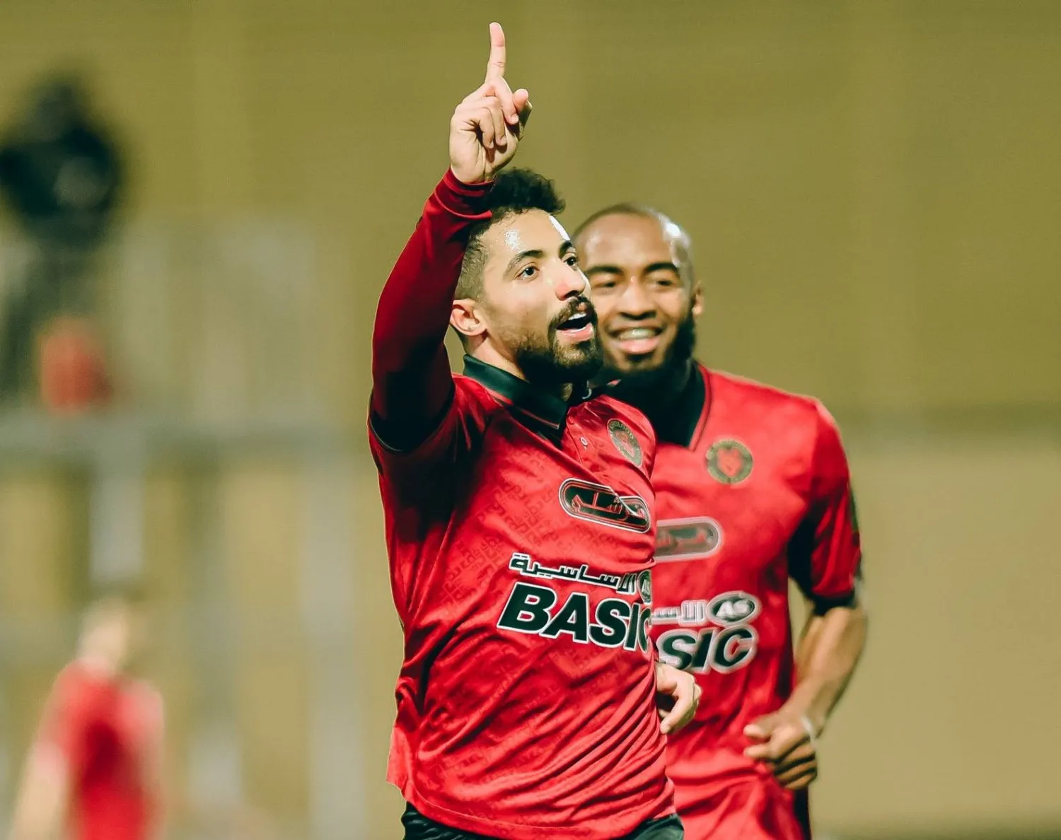 باهبري محتفلاً بهدفه في مرمى الخليج (نادي الخلود)