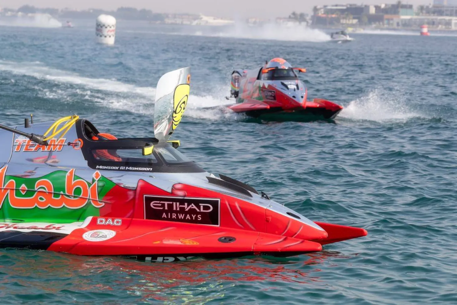 سباق قوي بدا واضحا بين المتنافسين (الاتحاد السعودي للزوارق)