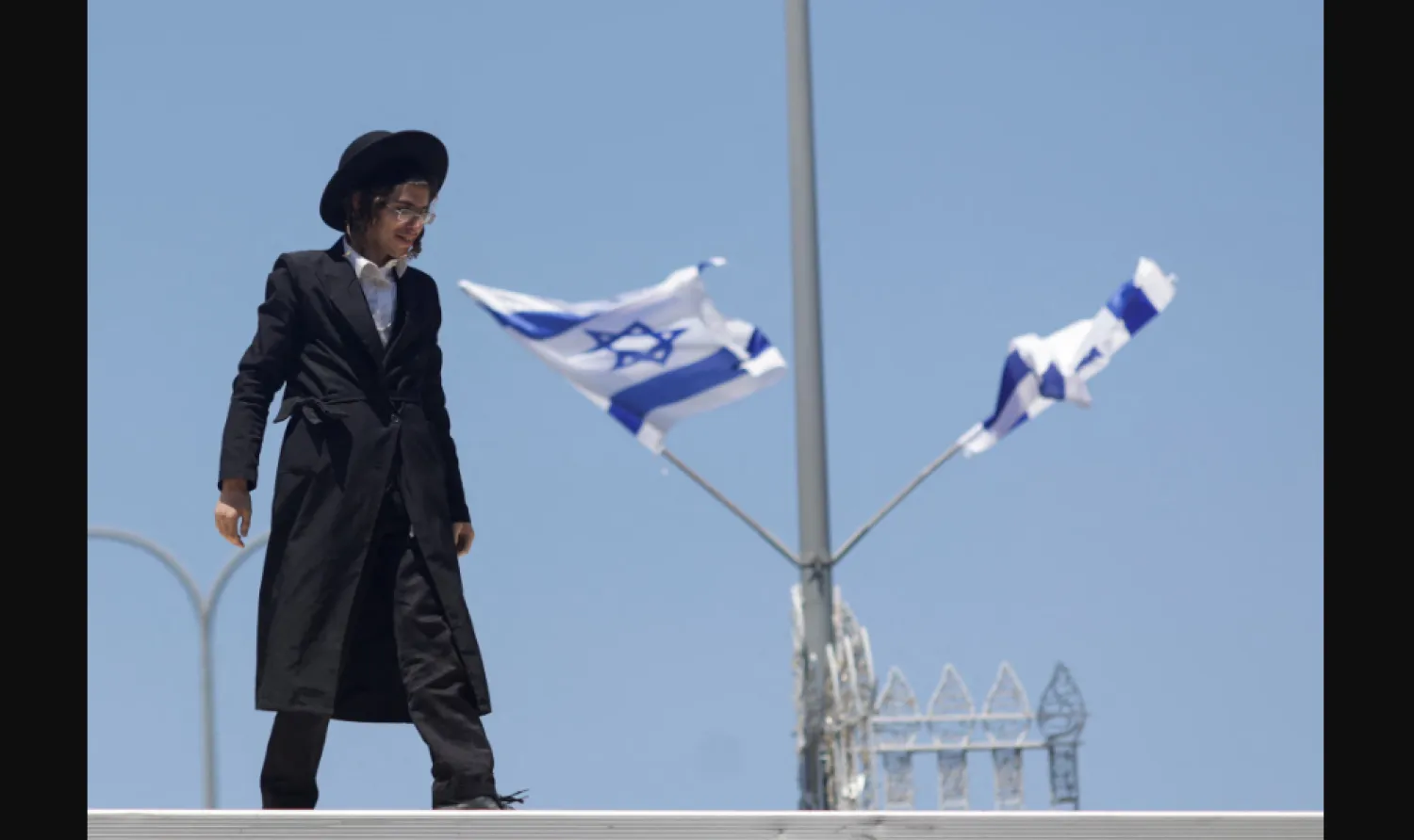 «الحريديم» هم متدينون متزمتون يكرسون وقتهم لدراسة النصوص اليهودية واستفادوا لسنوات من الإعفاء من الخدمة العسكرية (رويترز)