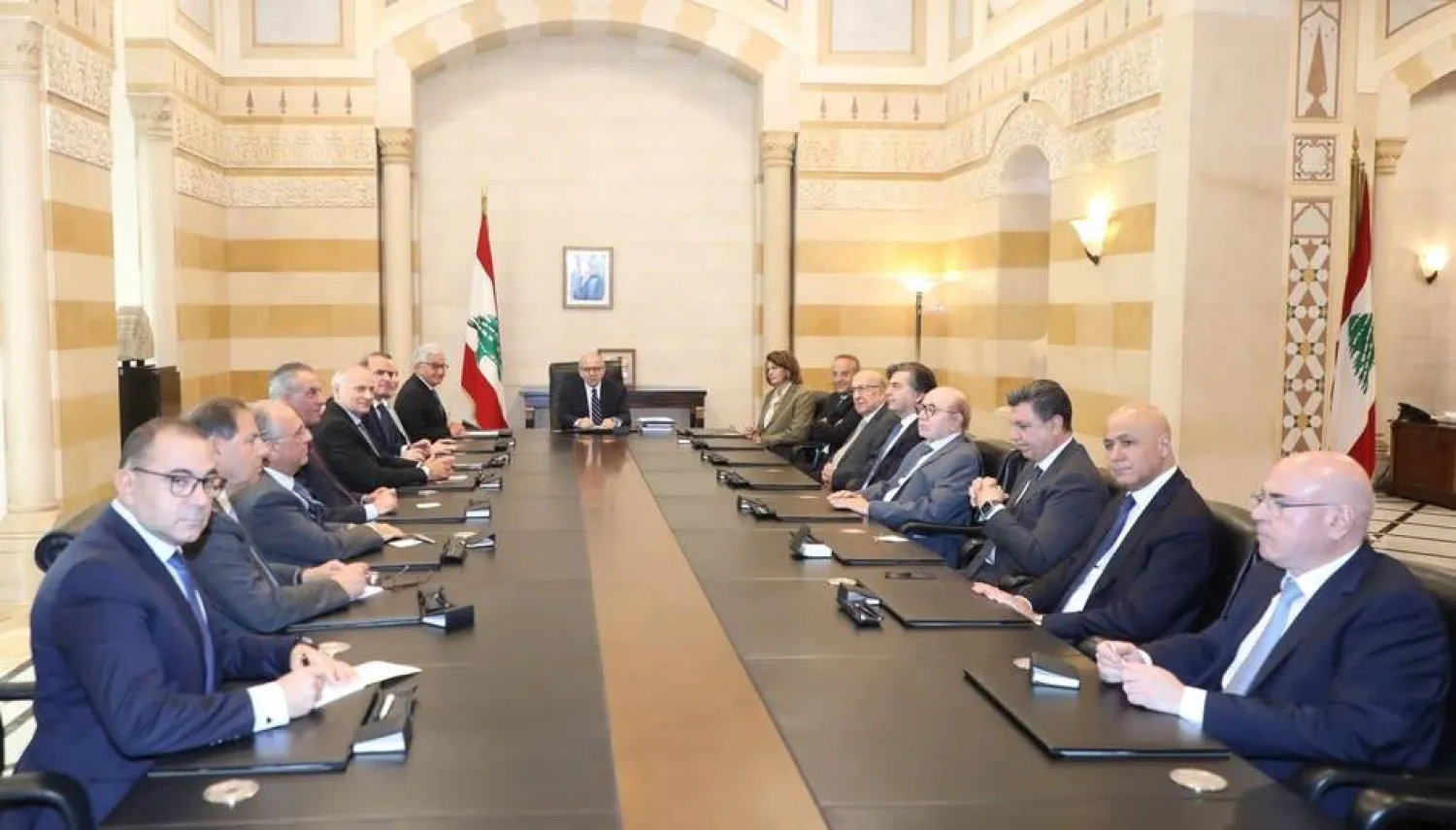رئيس الحكومة اللبناني مجتمعاً مع رئيس وأعضاء جمعية مصارف لبنان (رئاسة الحكومة)