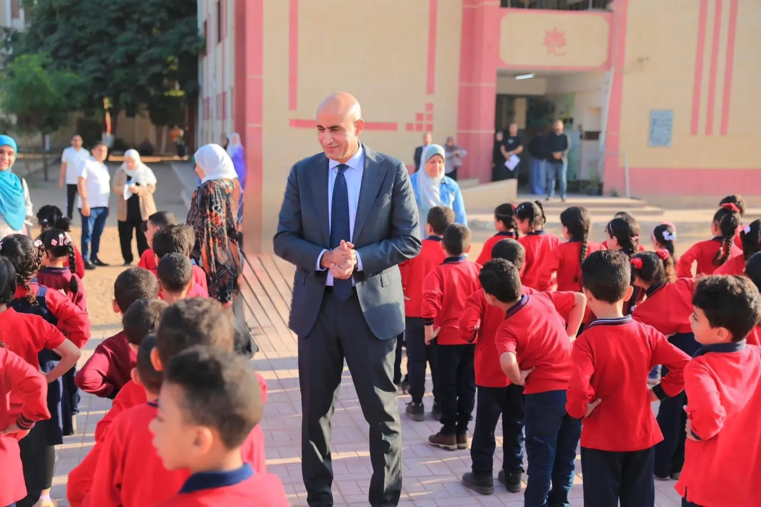 وزير التربية والتعليم والتعليم الفني المصري في جولة سابقة بإحدى المدارس (وزارة التربية والتعليم)