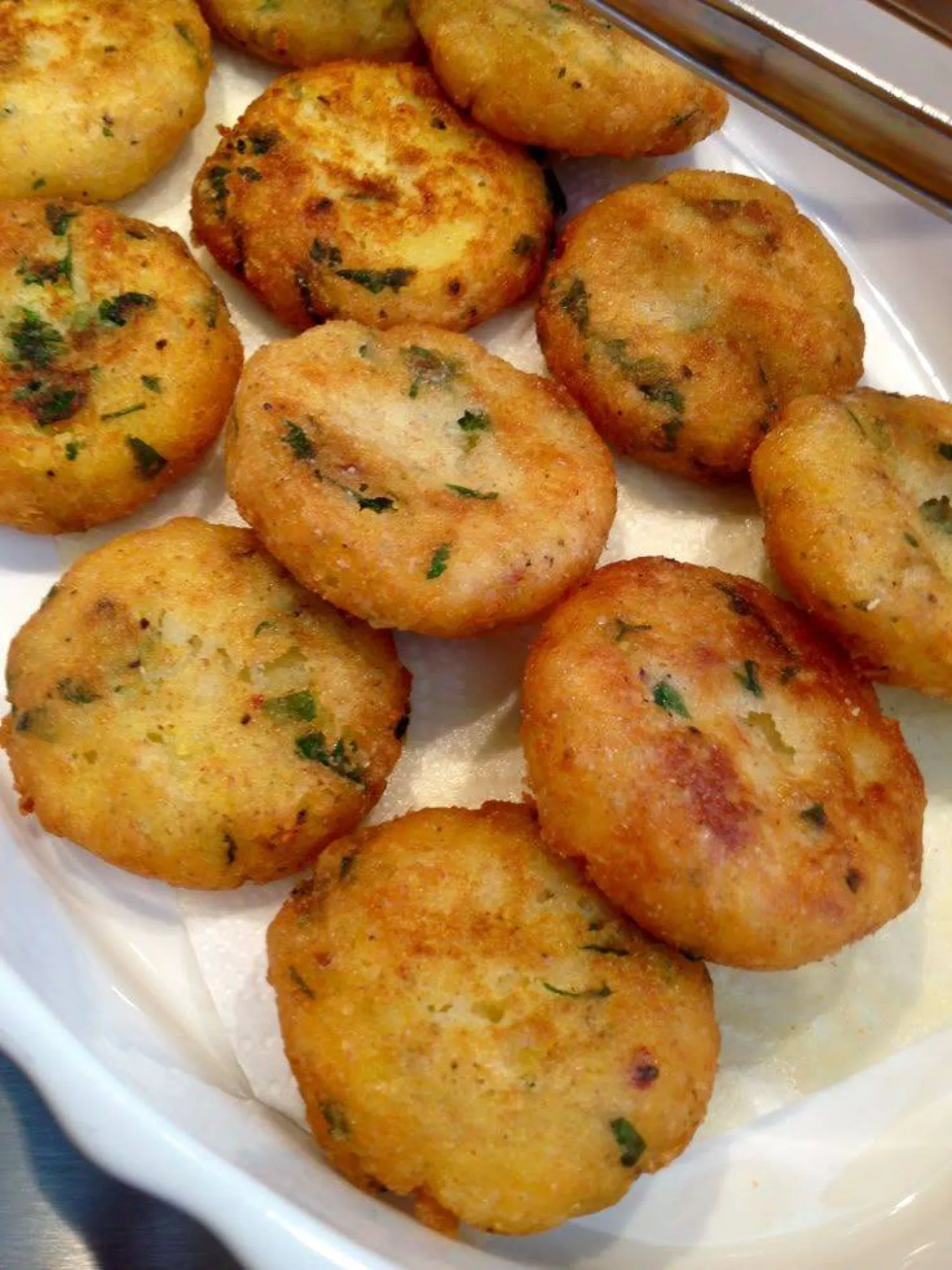 بطاطس محشوة بالجبن ومقلية (الشرق الأوسط)