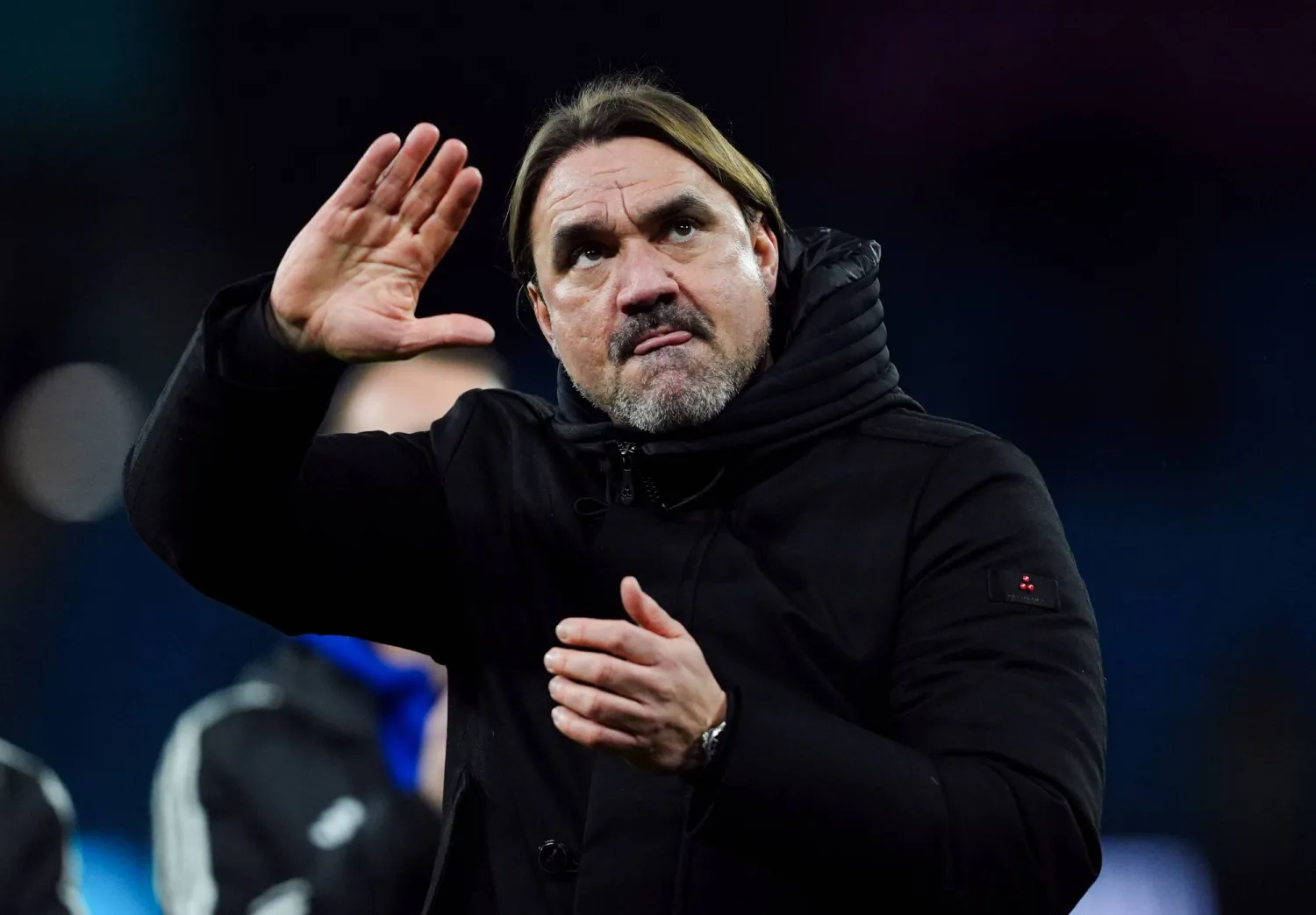 29 November 2025, United Kingdom, Manchester: Leeds United manager Daniel Farke waves following the English Premier League soccer match between Manchester City and Leeds United at Etihad Stadium. Photo: Martin Rickett/PA Wire/dpa