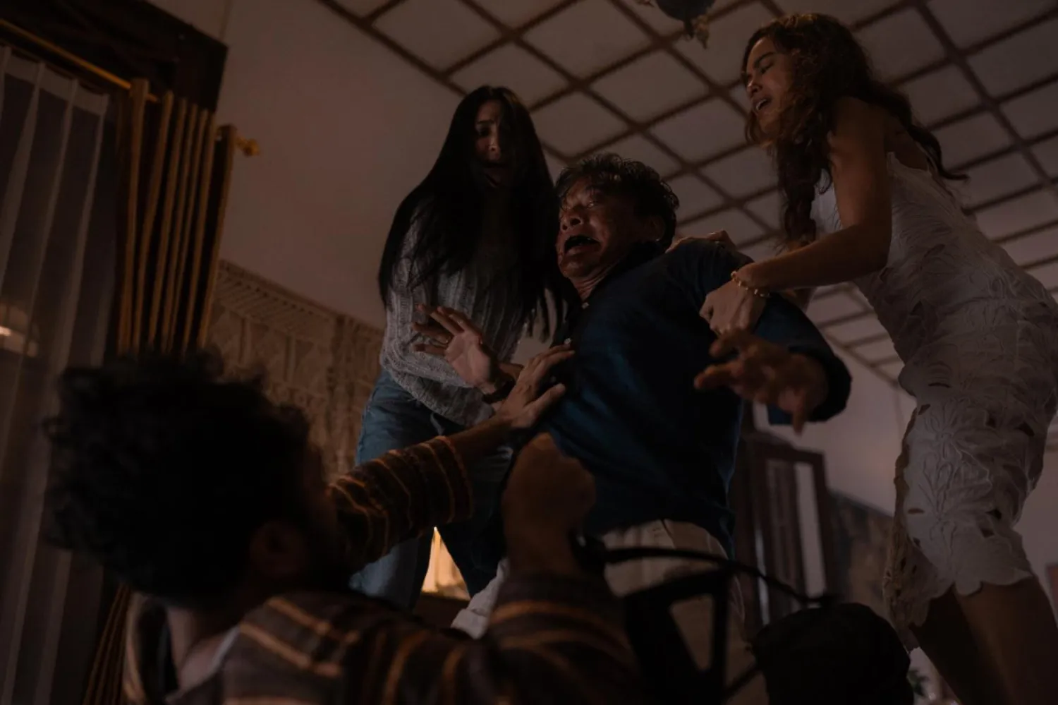 Ölümsüzlük İksiri, eleştirileri derleyen Rotten Tomatoes'da yüzde 70'lik beğeni oranına sahip (Netflix)