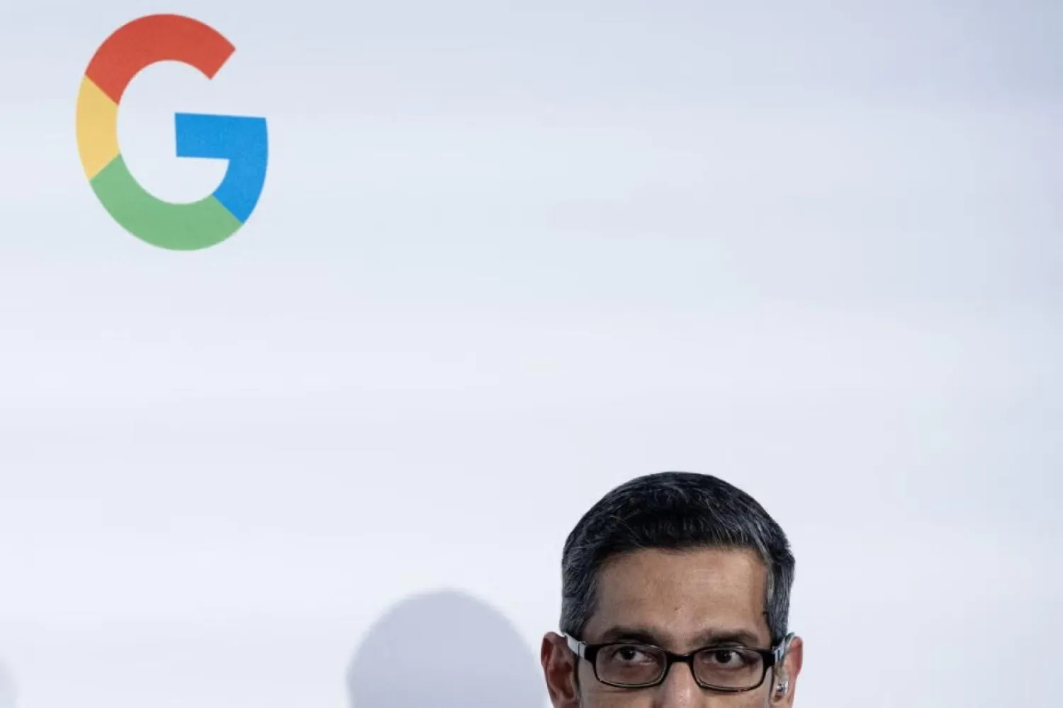 Google CEO'su Sundar Pichai, 15 Şubat 2024'te Paris'te bir Google AI merkezi açılışında konuşuyor (AFP)