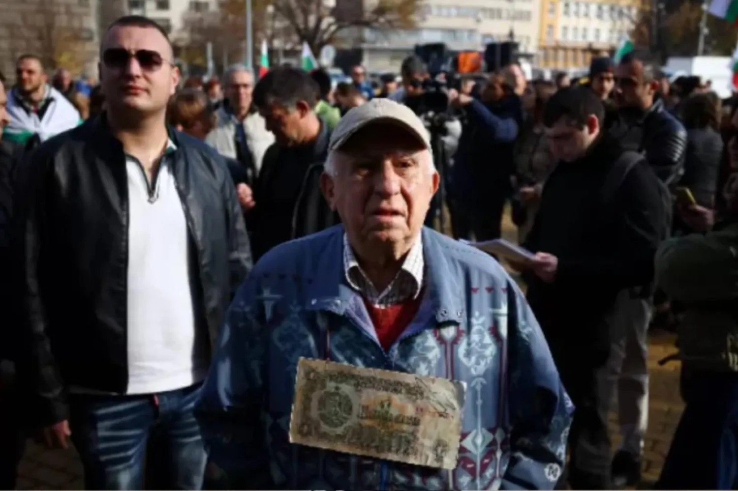 "Vazrazhdane" taraftarları BNB önünde protesto düzenledi / Fotoğraf: BTA