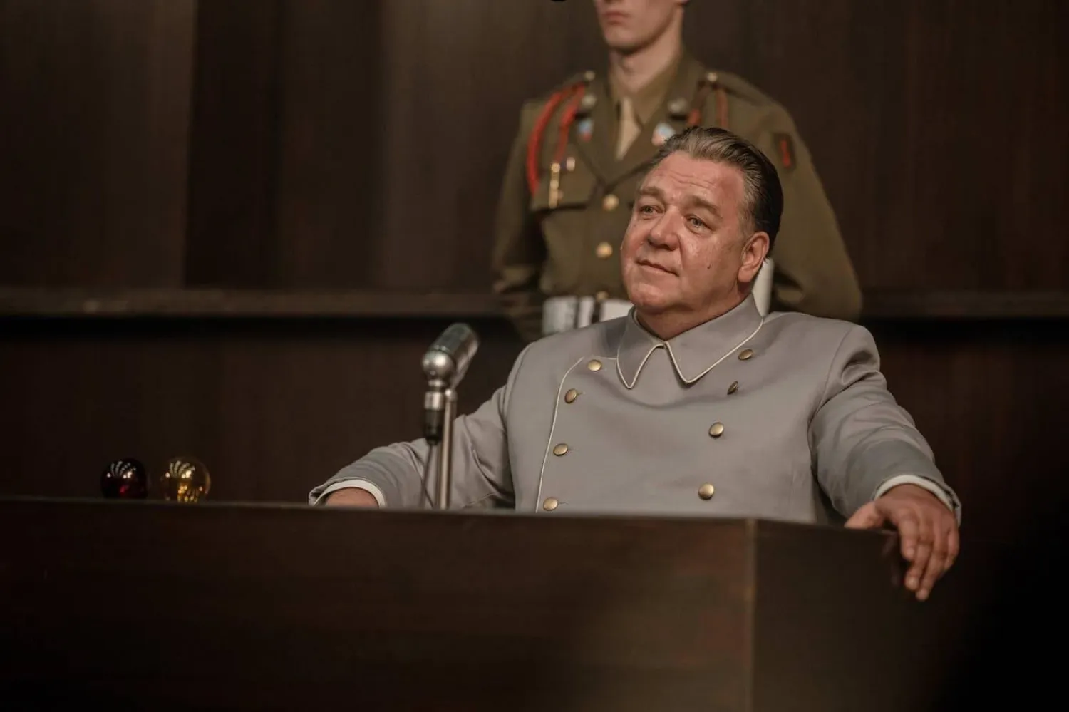 Russell Crowe, James Vanderbilt'in Nazi liderlerinin yargılanmasını konu alan yeni II. Dünya Savaşı draması Nuremberg'de başrol oynuyor (Sony Pictures)