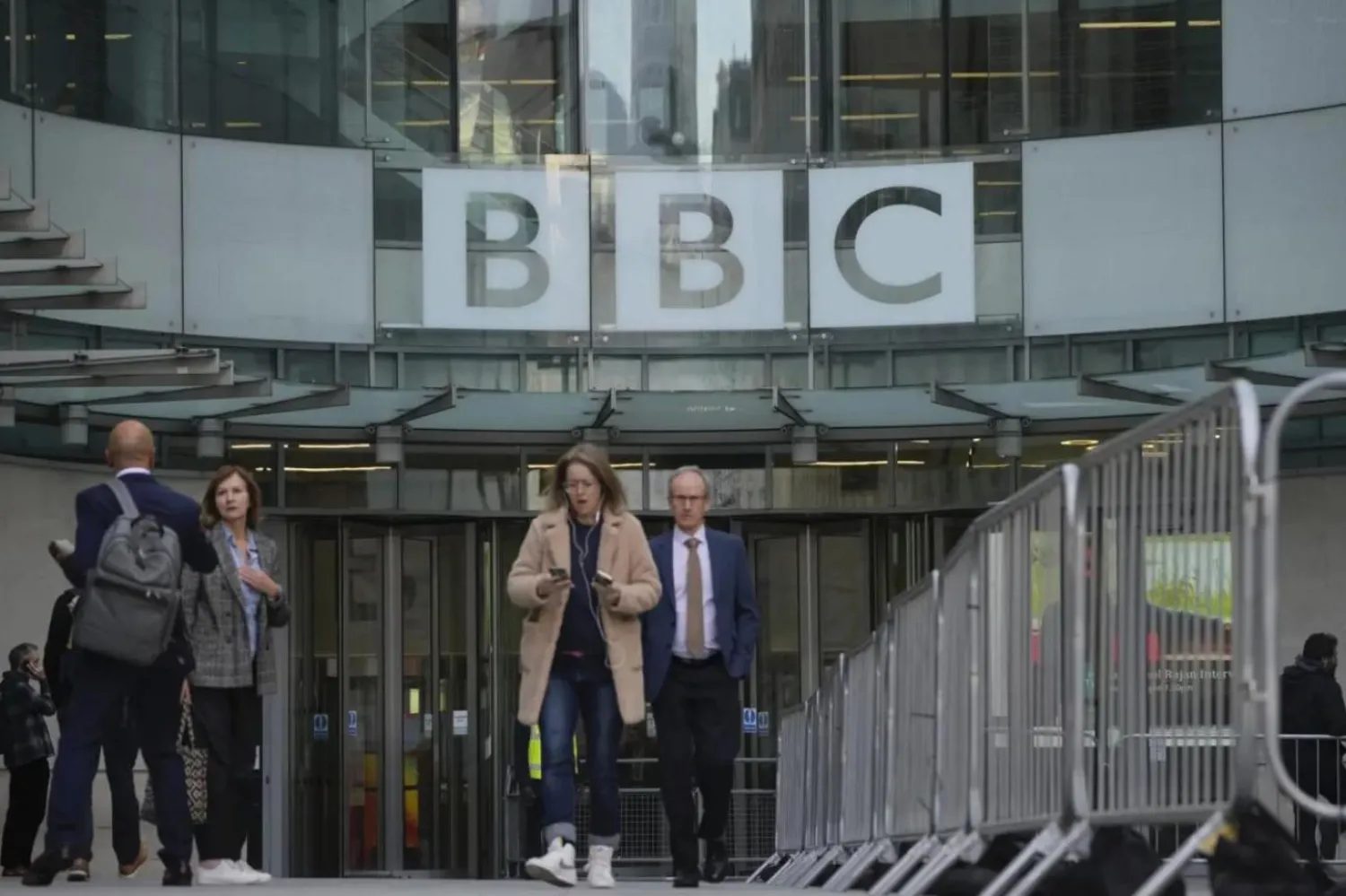 1922'de kurulan BBC, 42 farklı dilde yayın yapıyor (AP)
