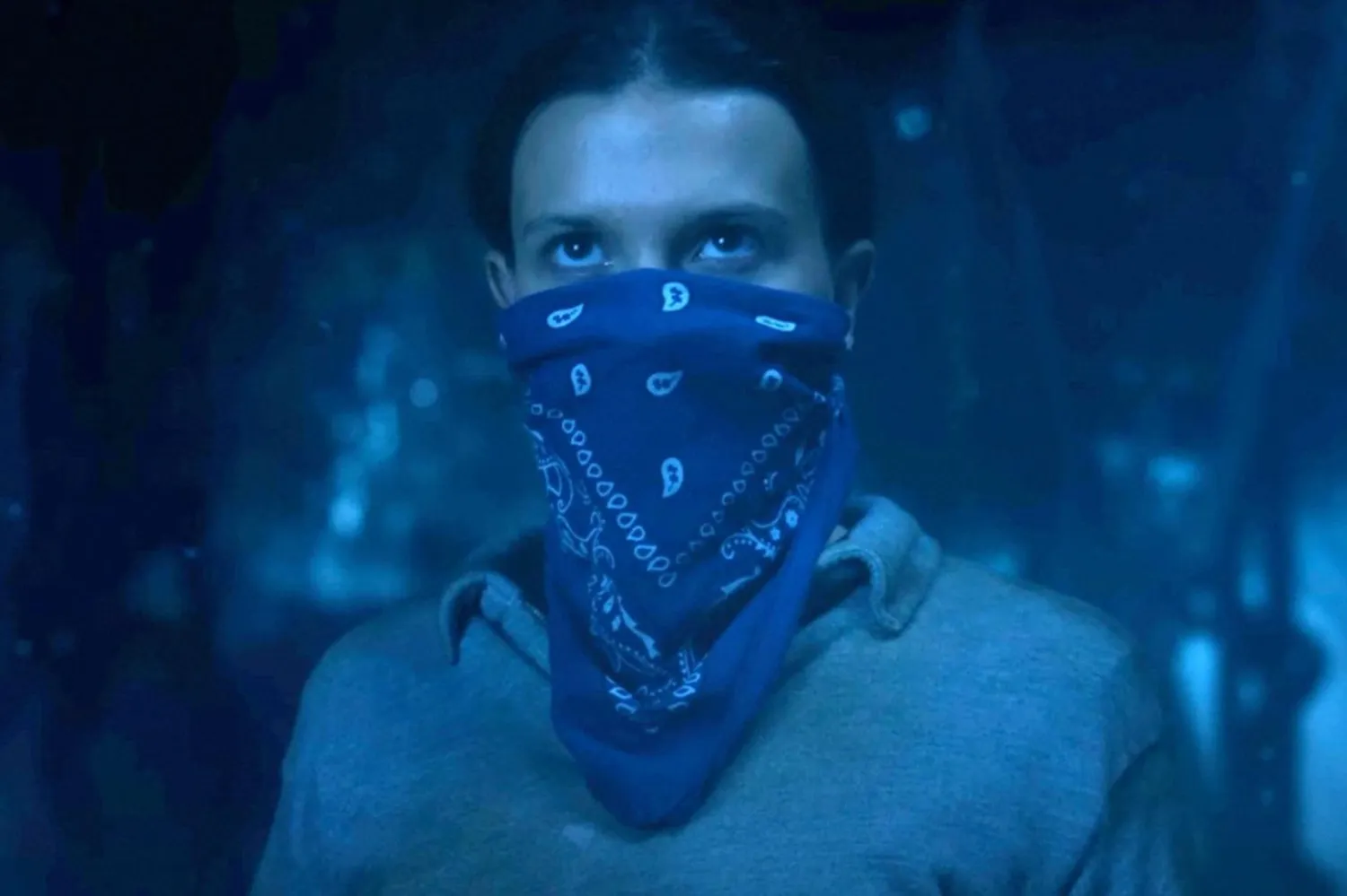 Henüz 12 yaşındayken popüler bilimkurgu Stranger Things'deki psişik Eleven rolüyle çıkışını yapan Millie Bobby Brown, spot ışıkları altında büyüdü (Netflix)