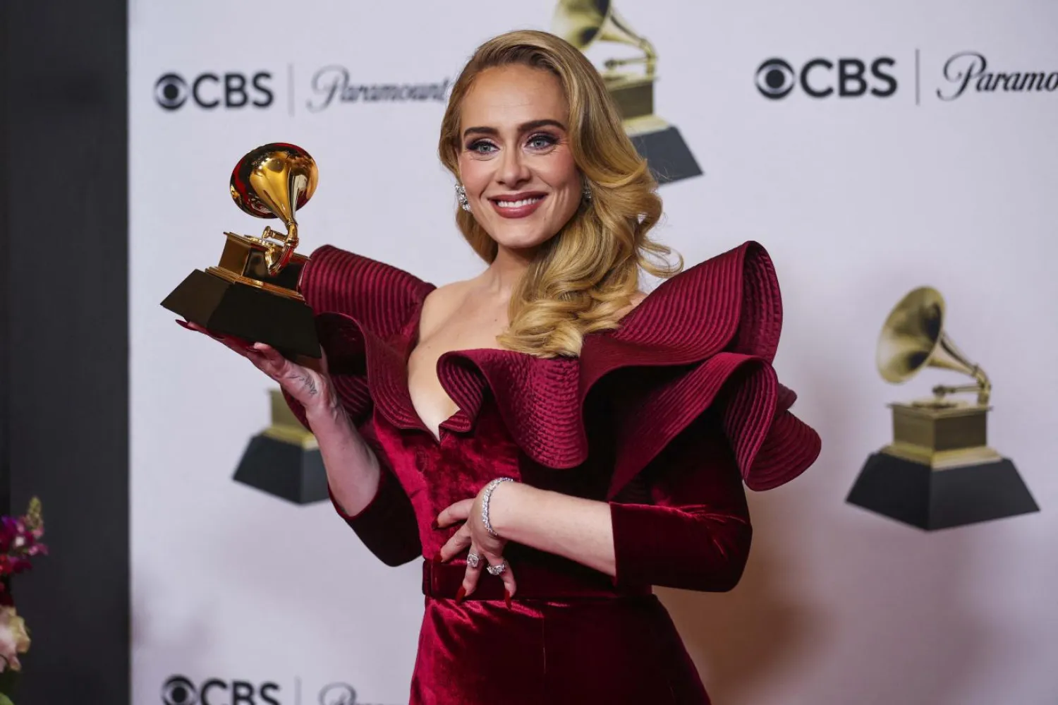Adele şarkılarıyla, 9 BRIT Ödülü, bir Oscar, bir Altın Küre, 15 Grammy, 18 Billboard Müzik Ödülü, 5 Amerikan Müzik Ödülü ve iki defa Yılın Söz Yazarı kategorisinde Ivor Novello Ödülü aldı (Reuters)