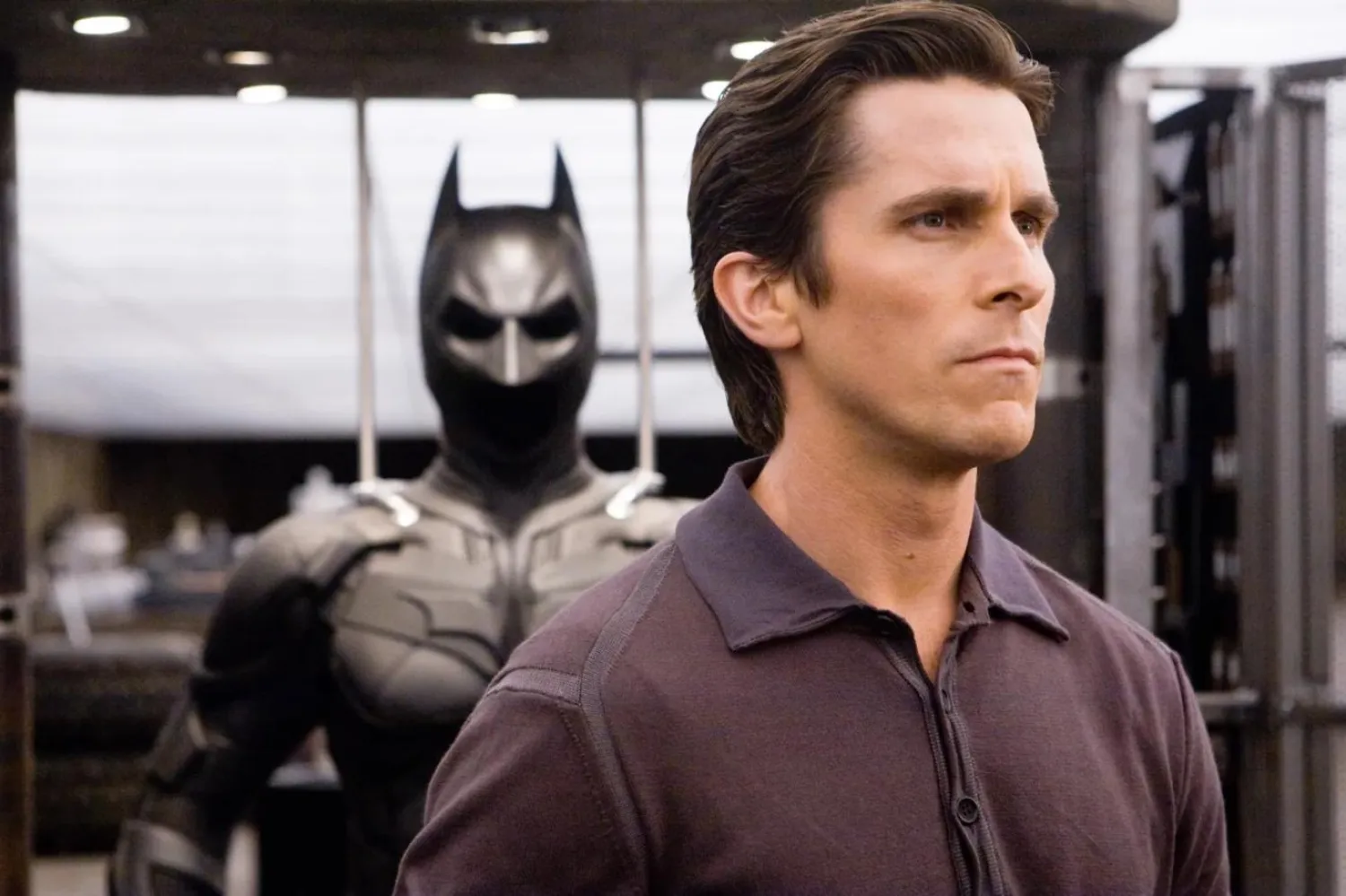 51 yaşındaki Christian Bale, Batman Başlıyor (Batman Begins), Kara Şövalye (The Dark Knight) ve Kara Şövalye Yükseliyor'da (The Dark Knight Rises) pelerinli şövalyeyi canlandırmıştı (Warner Bros.)