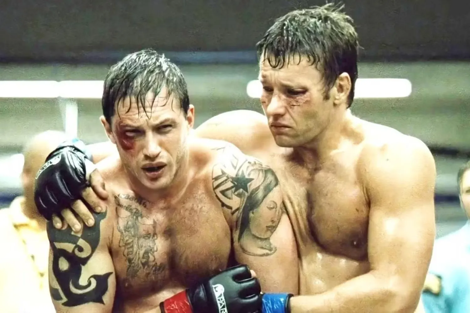 Joel Edgerton (sağda), 2011 yapımı Büyük Dövüş'te Tom Hardy'yle (solda) birlikte rol almıştı (Lionsgate Films)