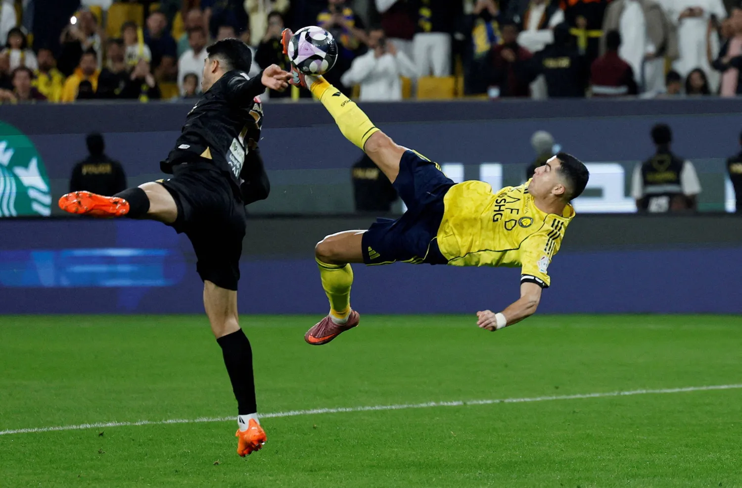 رونالدو قد يشارك مع النصر في الأدوار الإقصائية بعد أن غاب في «المجموعات» (رويترز)